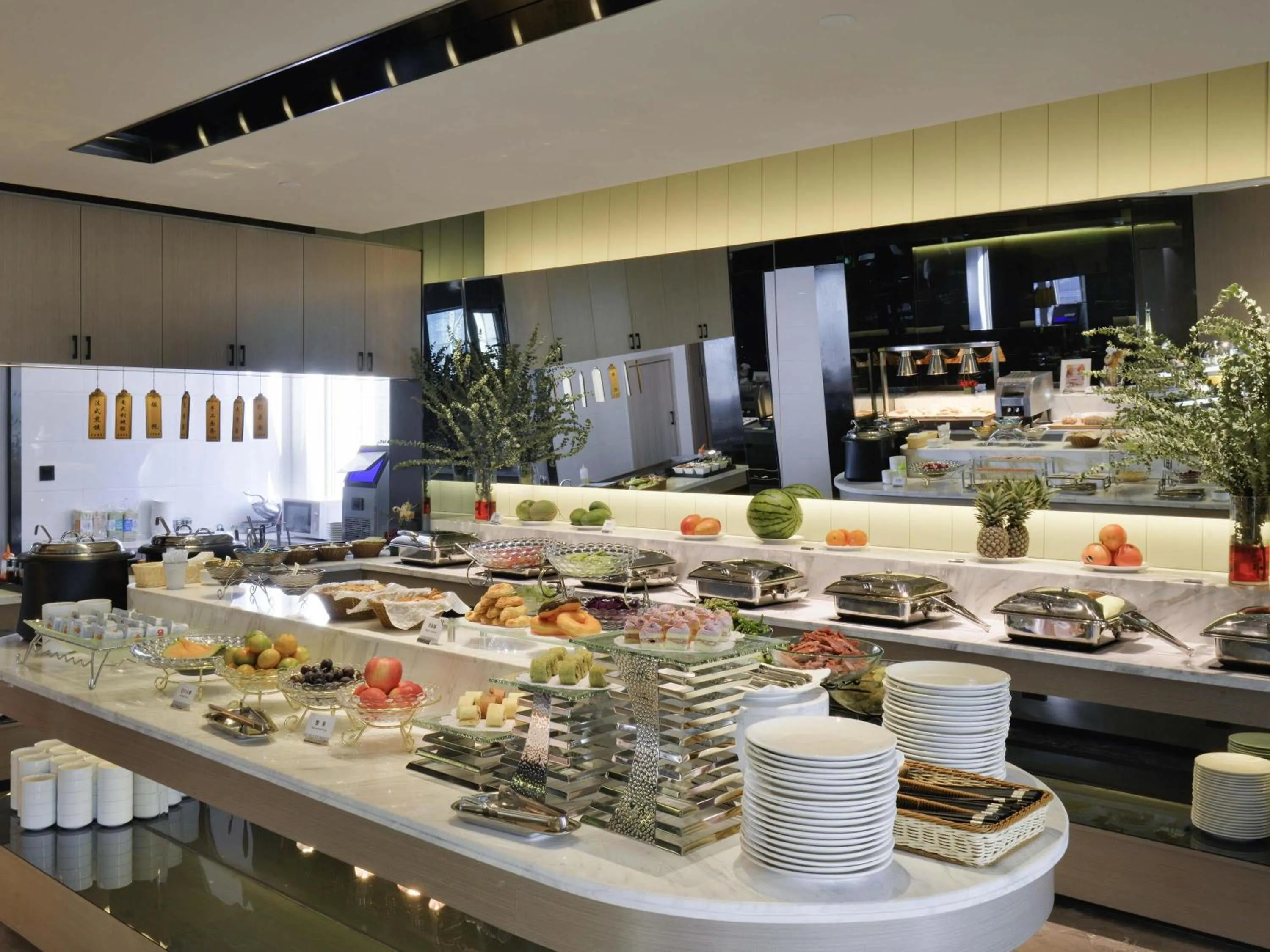 Restaurant/places to eat in Mercure Taiyuan Changfeng Street