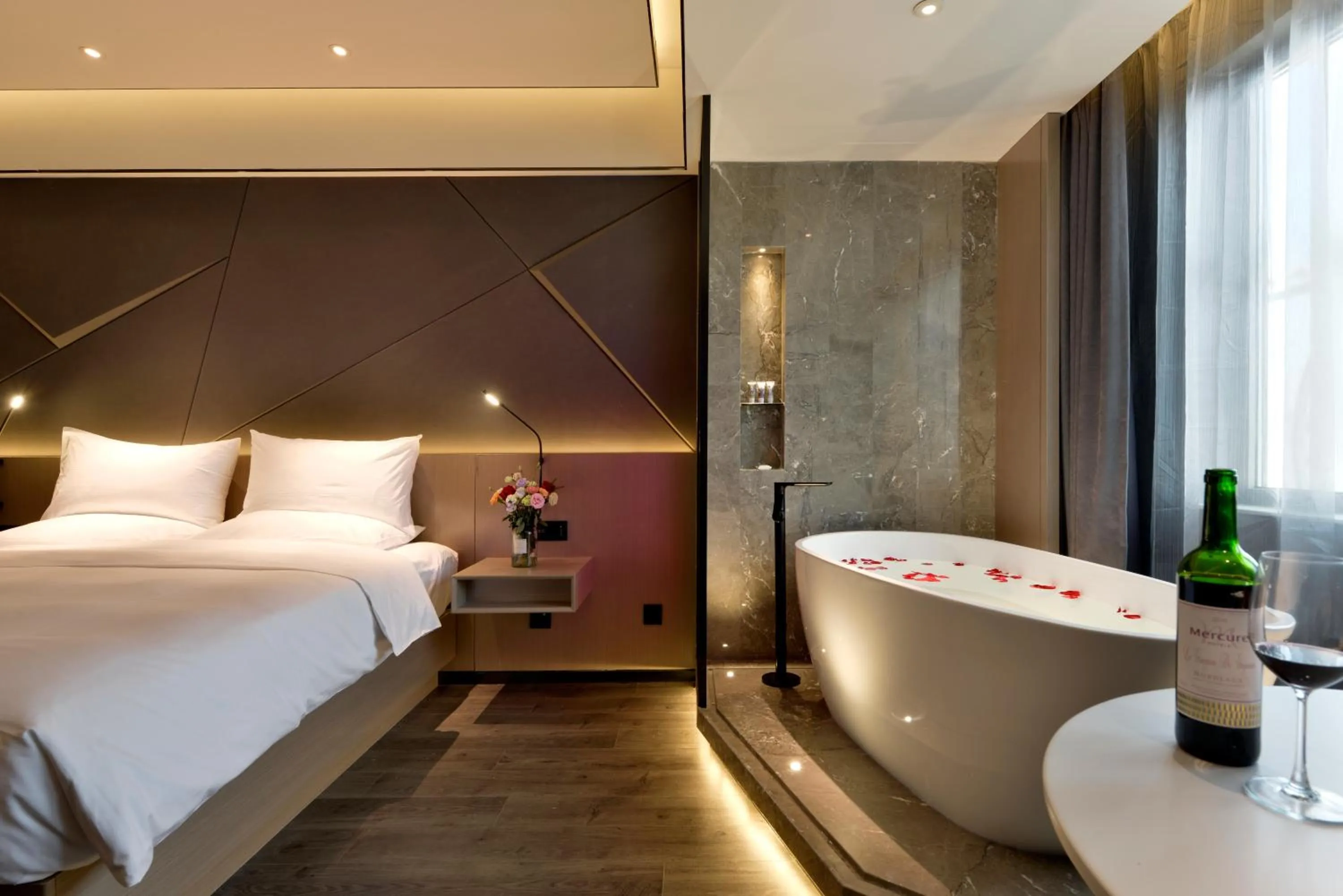 Shower, Bed in Mercure Taiyuan Changfeng Street