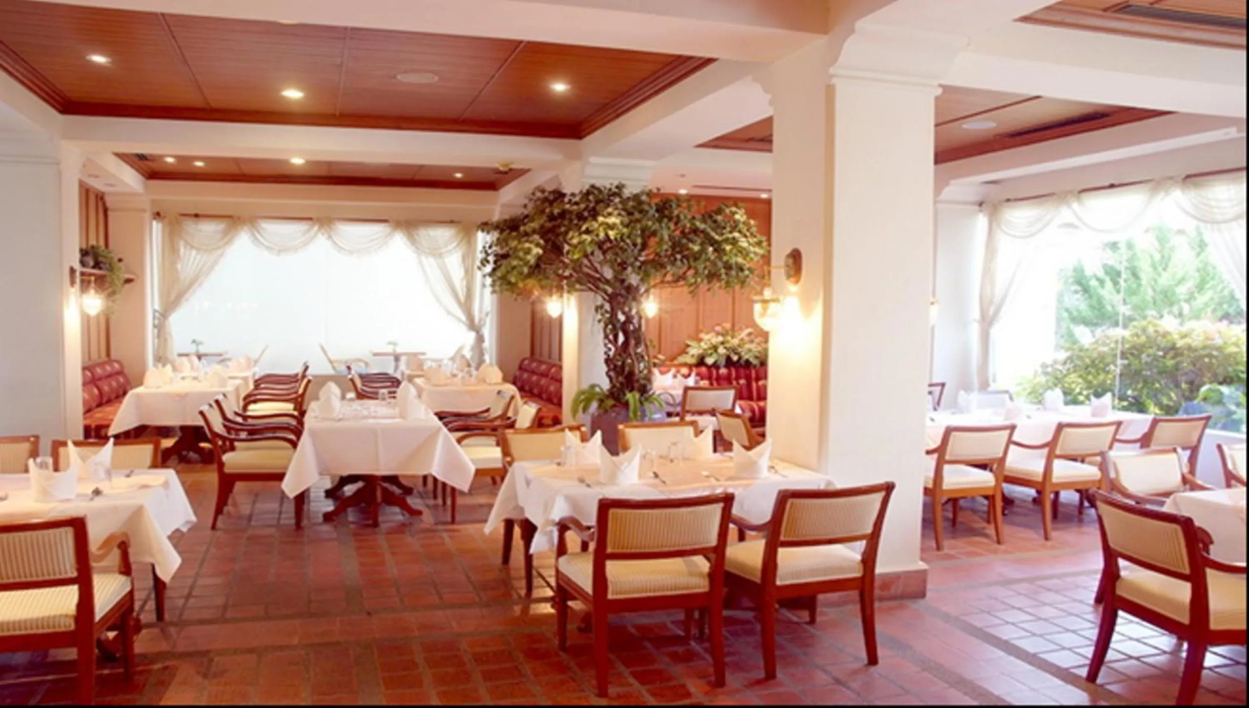 Restaurant/places to eat in Purimas Beach Hotel & Spa