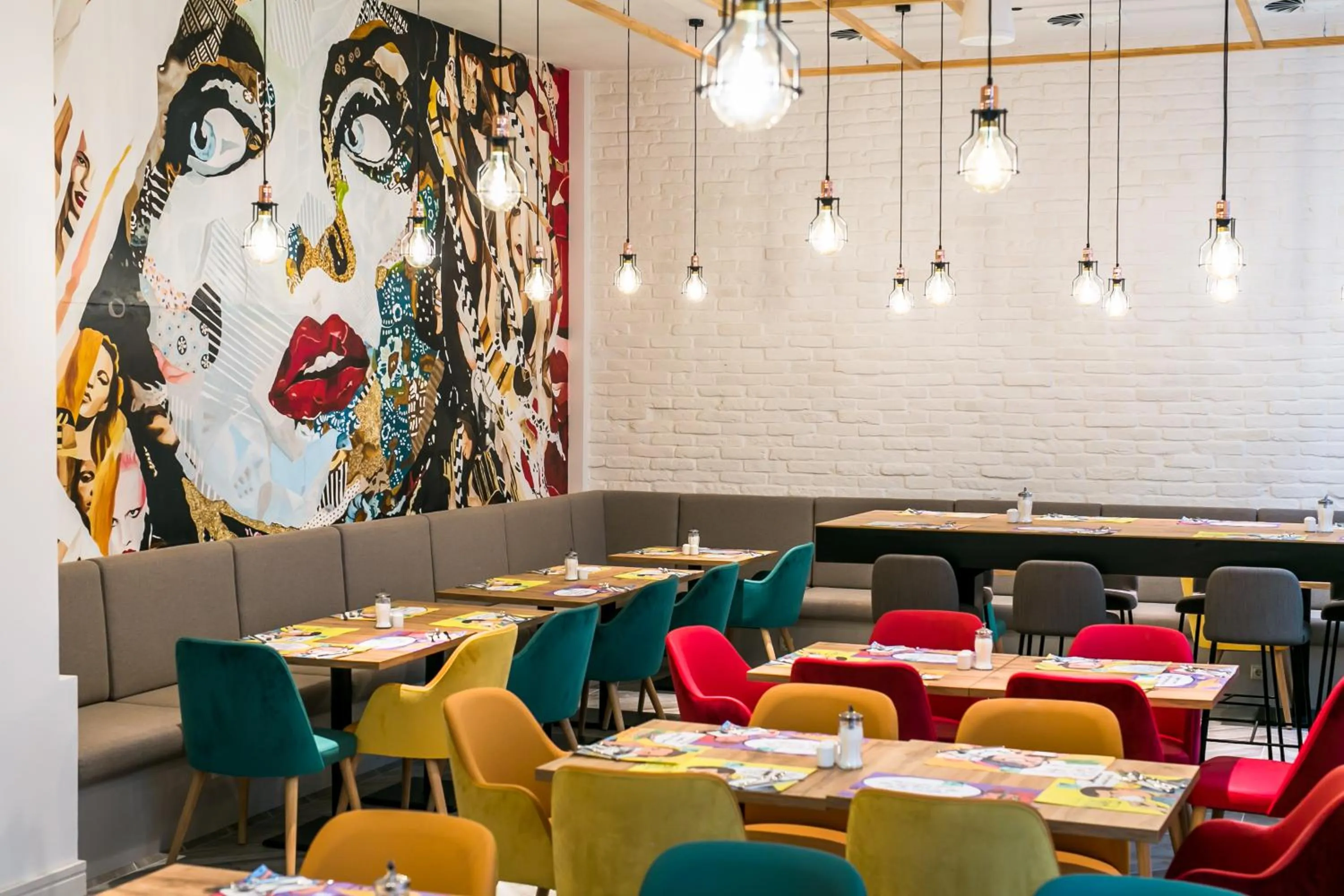 Restaurant/places to eat in T62 Hotel