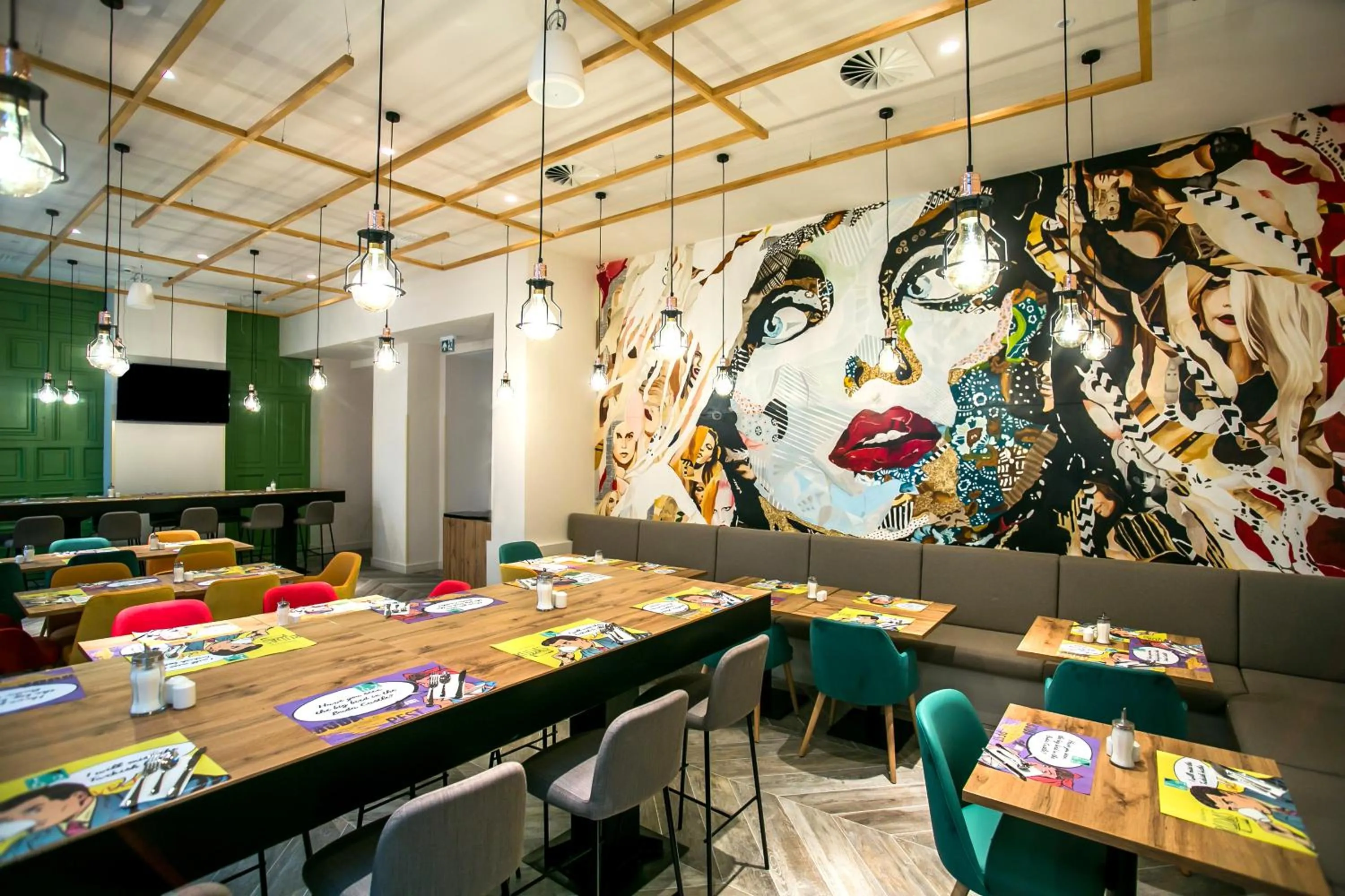 Restaurant/places to eat in T62 Hotel