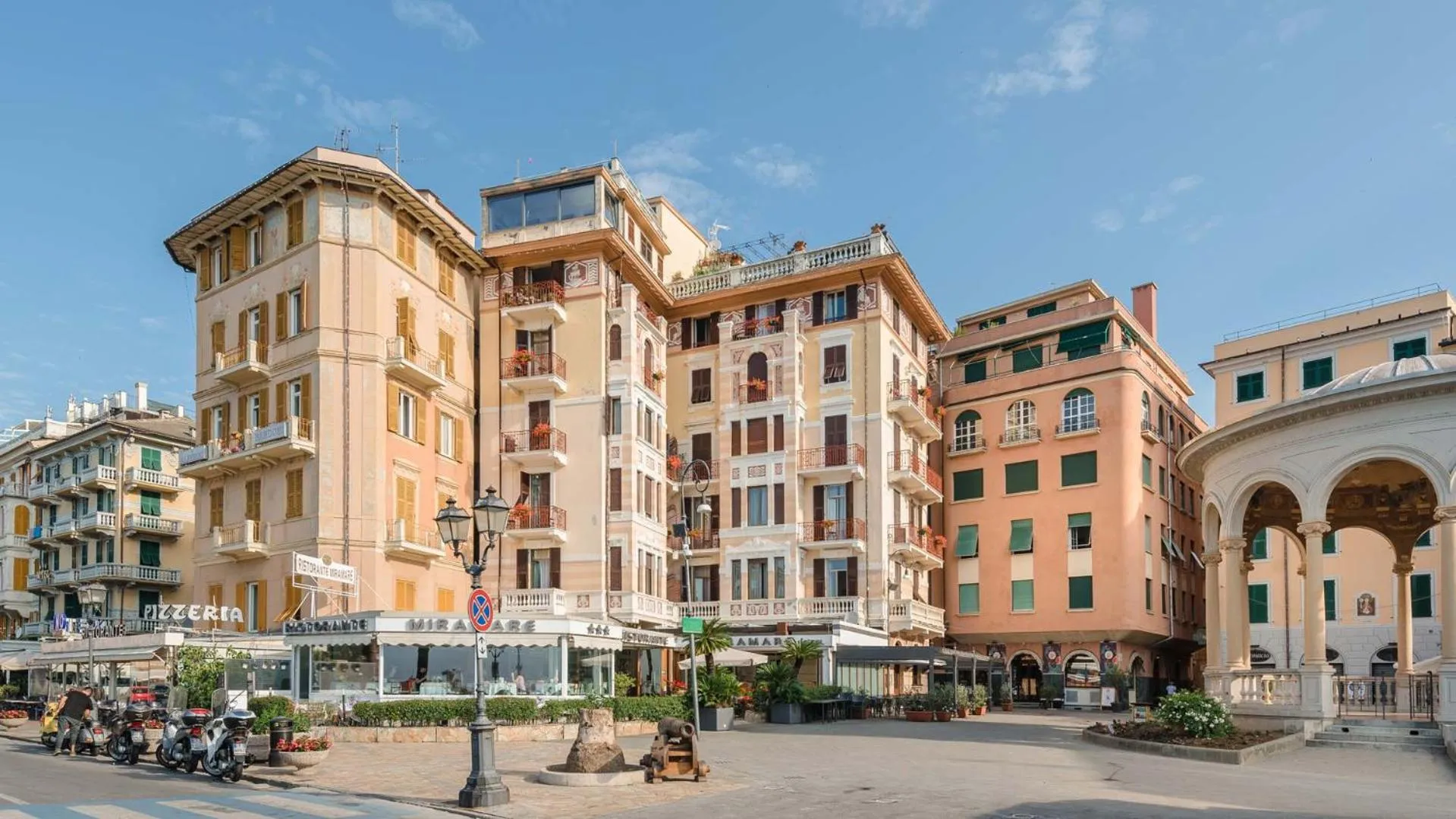 Facade/entrance in Miramare Hotel