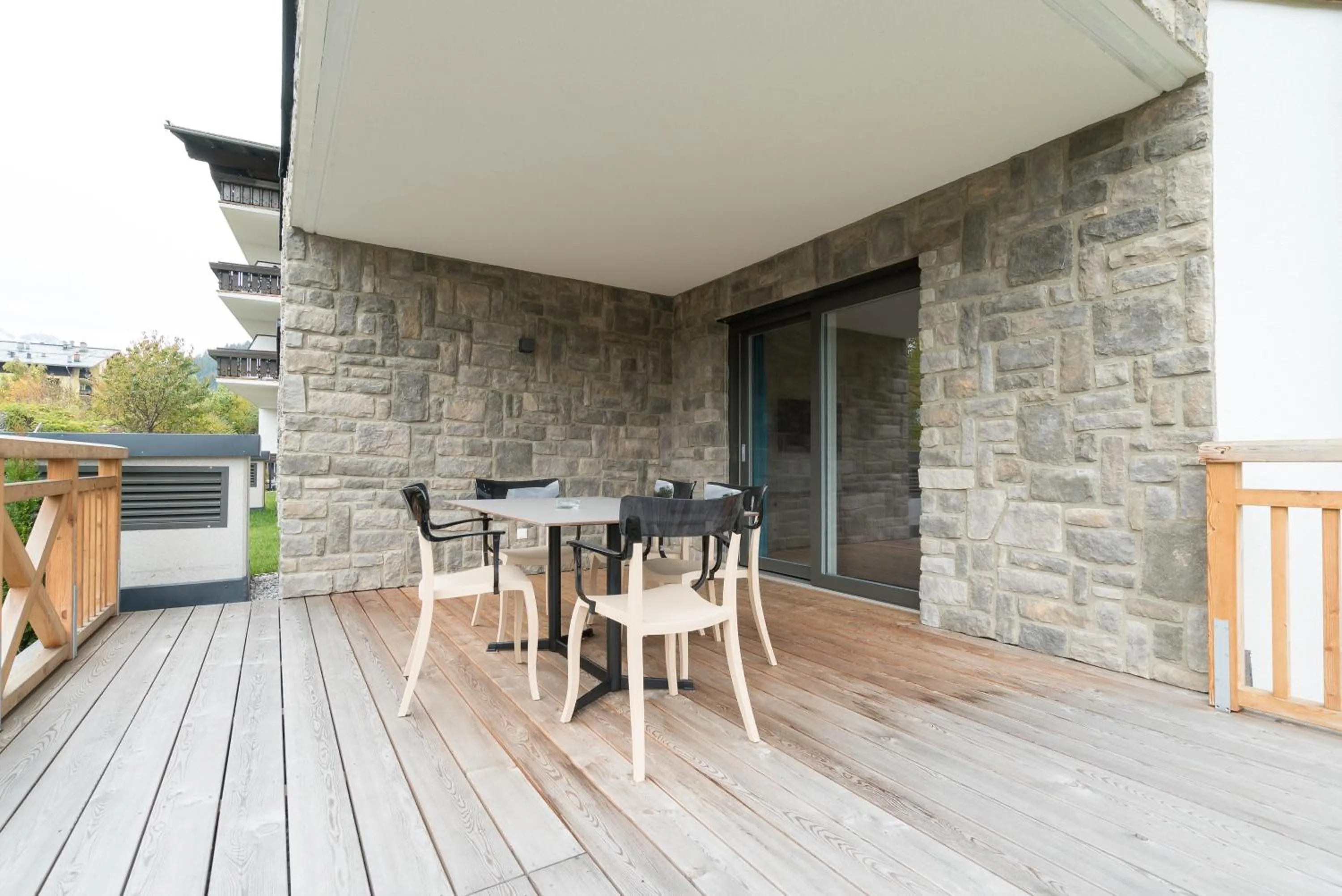 Dining area in Village Park Suites