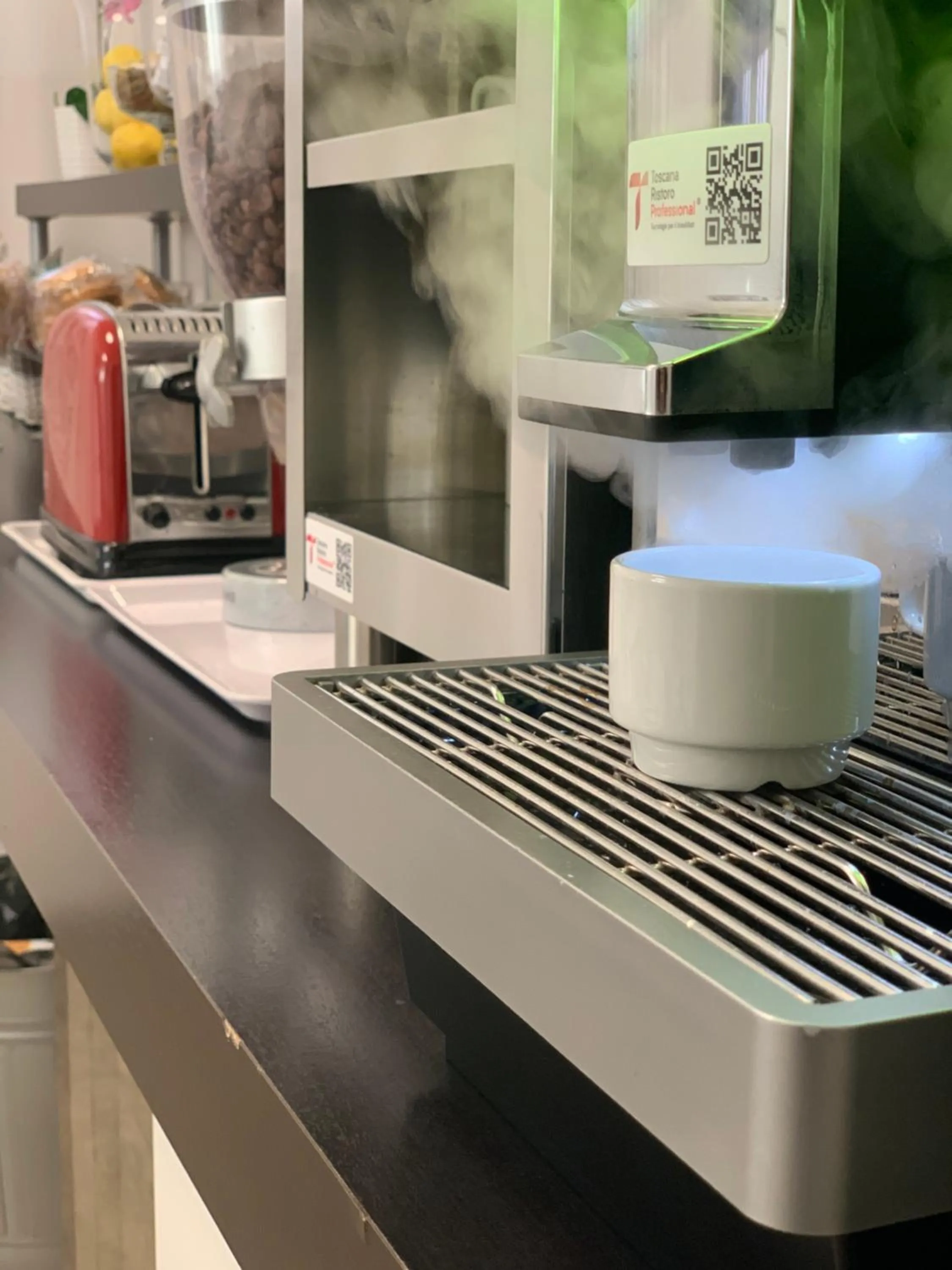 Coffee/tea facilities in Hotel Capitol