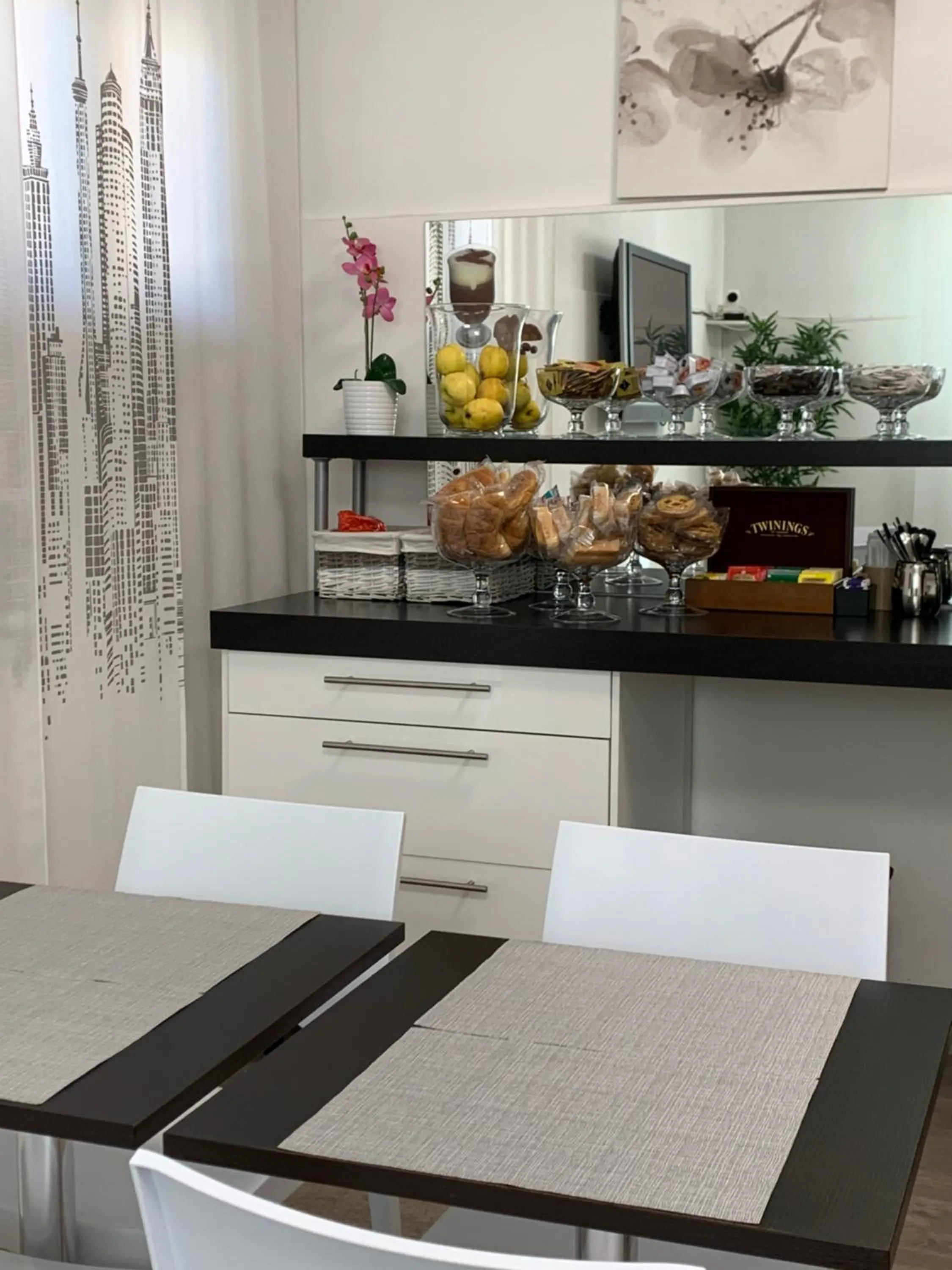 Food and drinks in Hotel Capitol