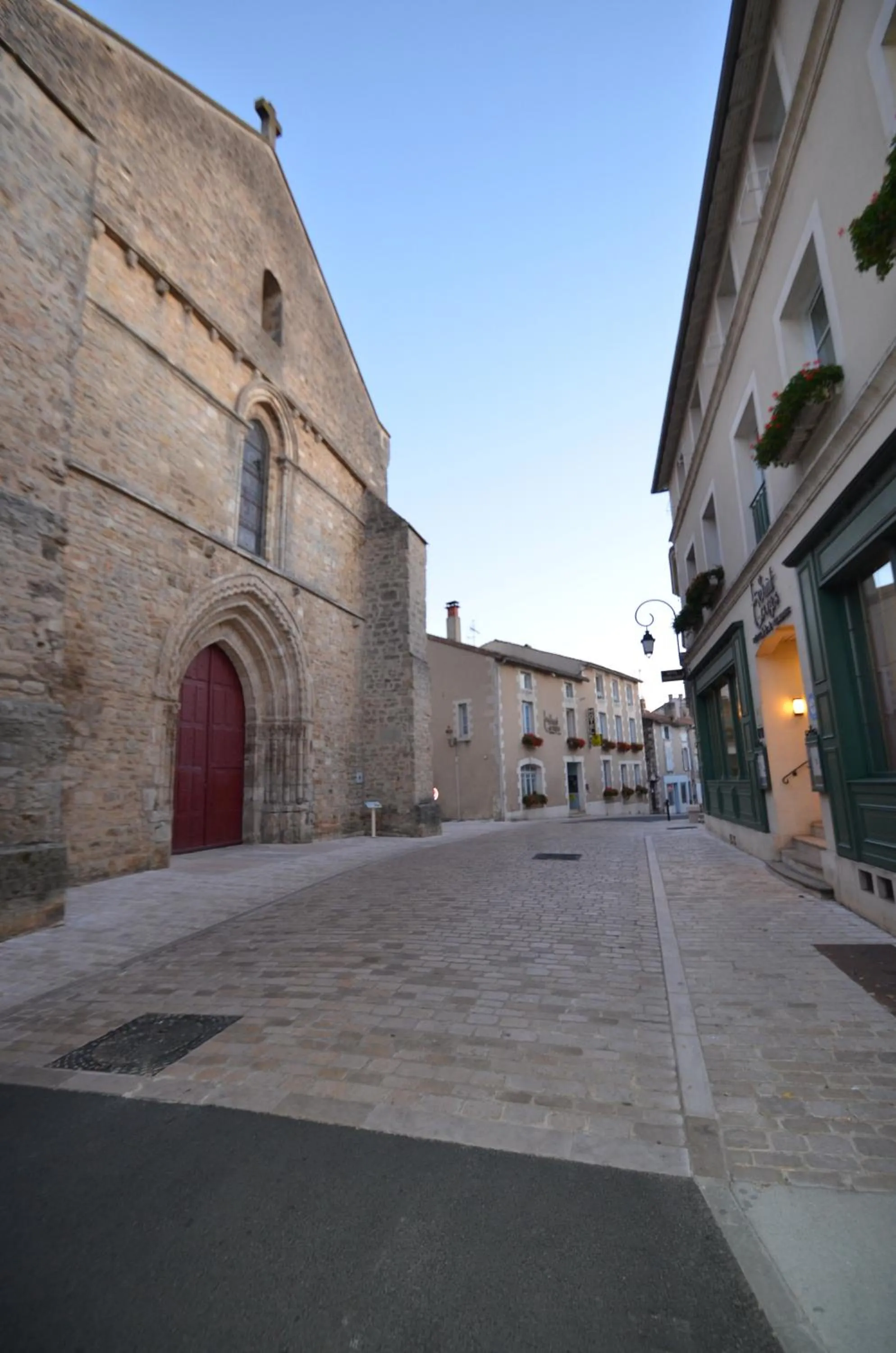 Street view in Logis Hôtel Le Saint Georges