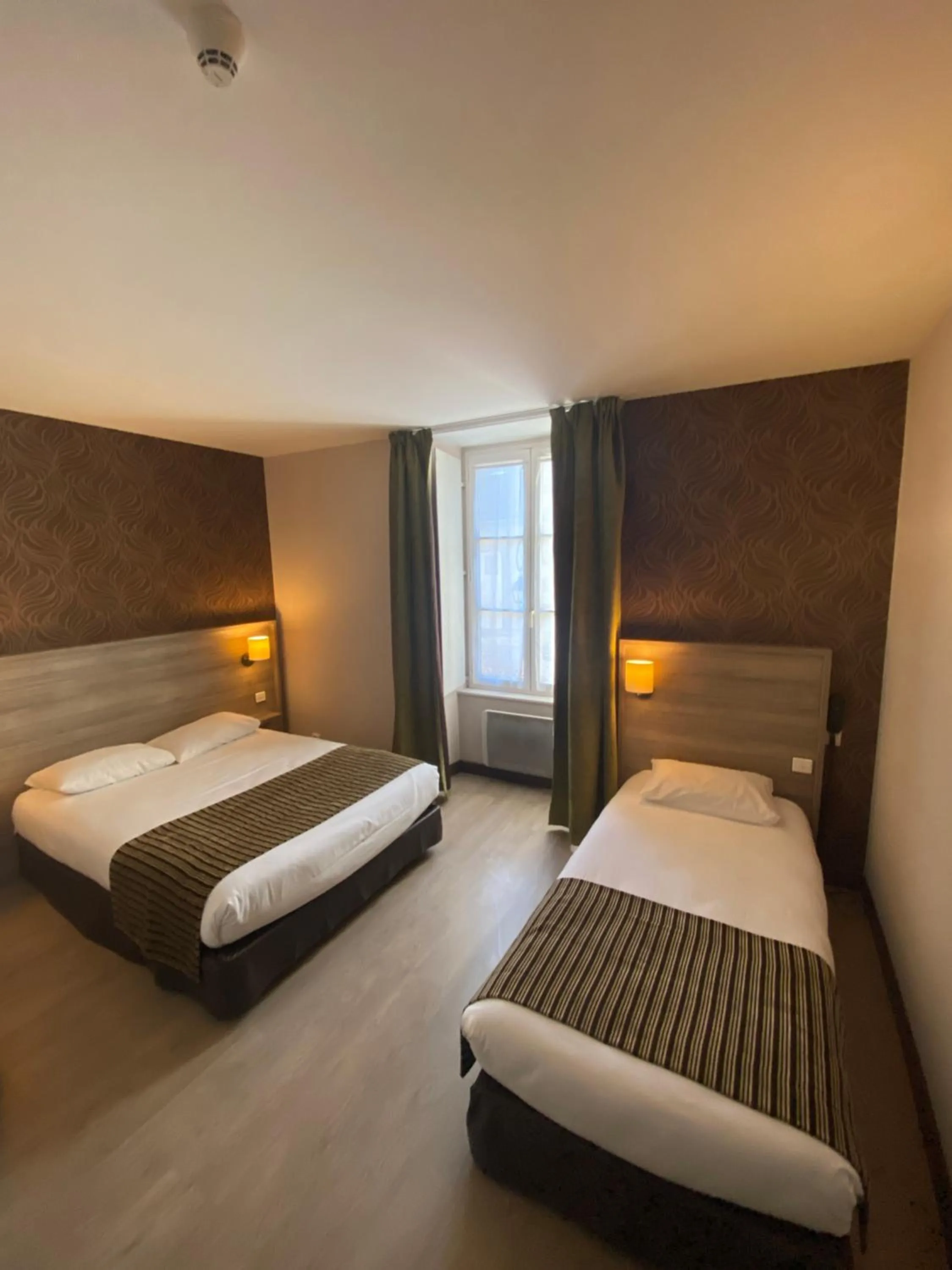 Photo of the whole room, Bed in Logis Hôtel Le Saint Georges