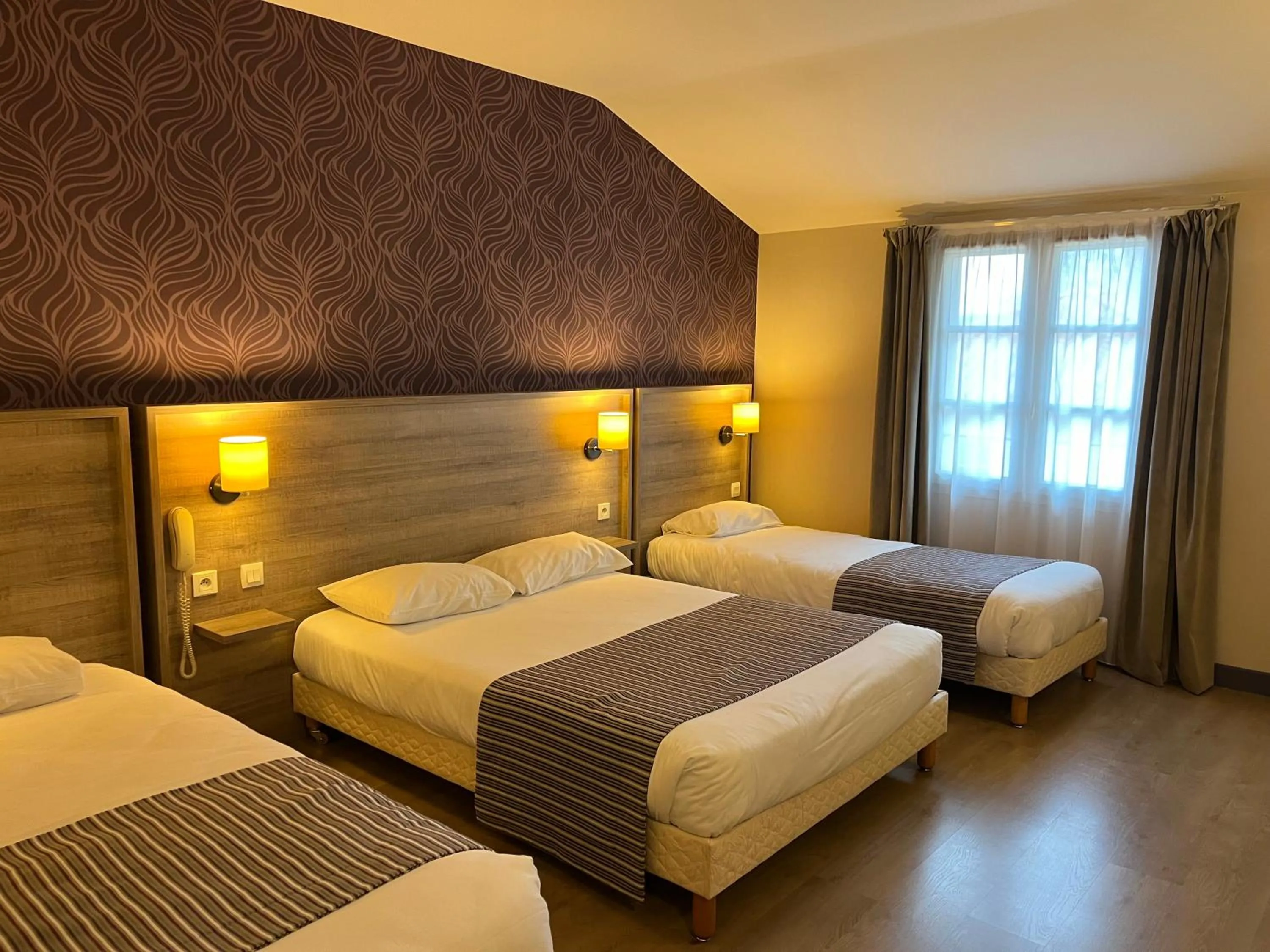 Quadruple Room in Logis Hôtel Le Saint Georges