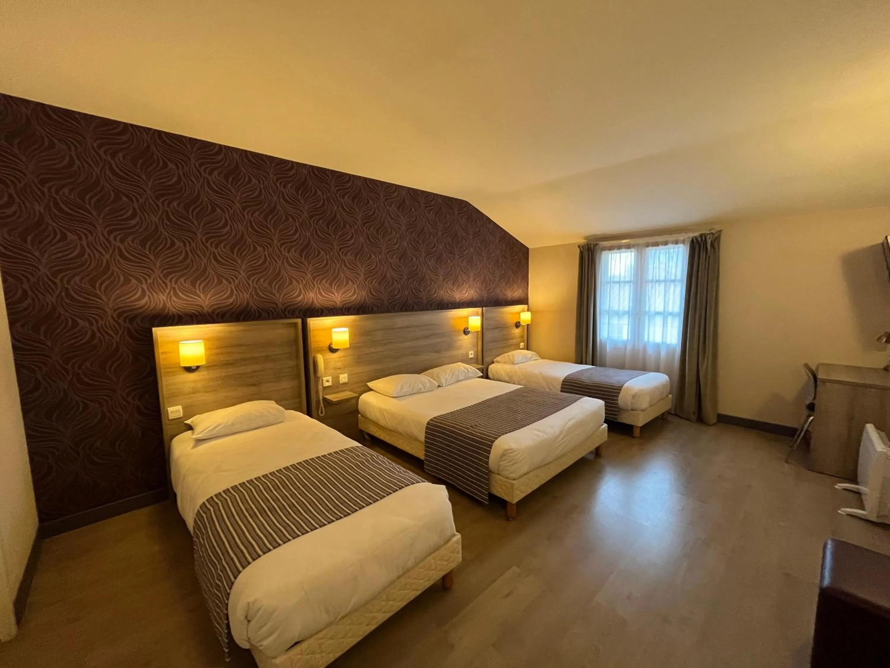 Photo of the whole room, Bed in Logis Hôtel Le Saint Georges