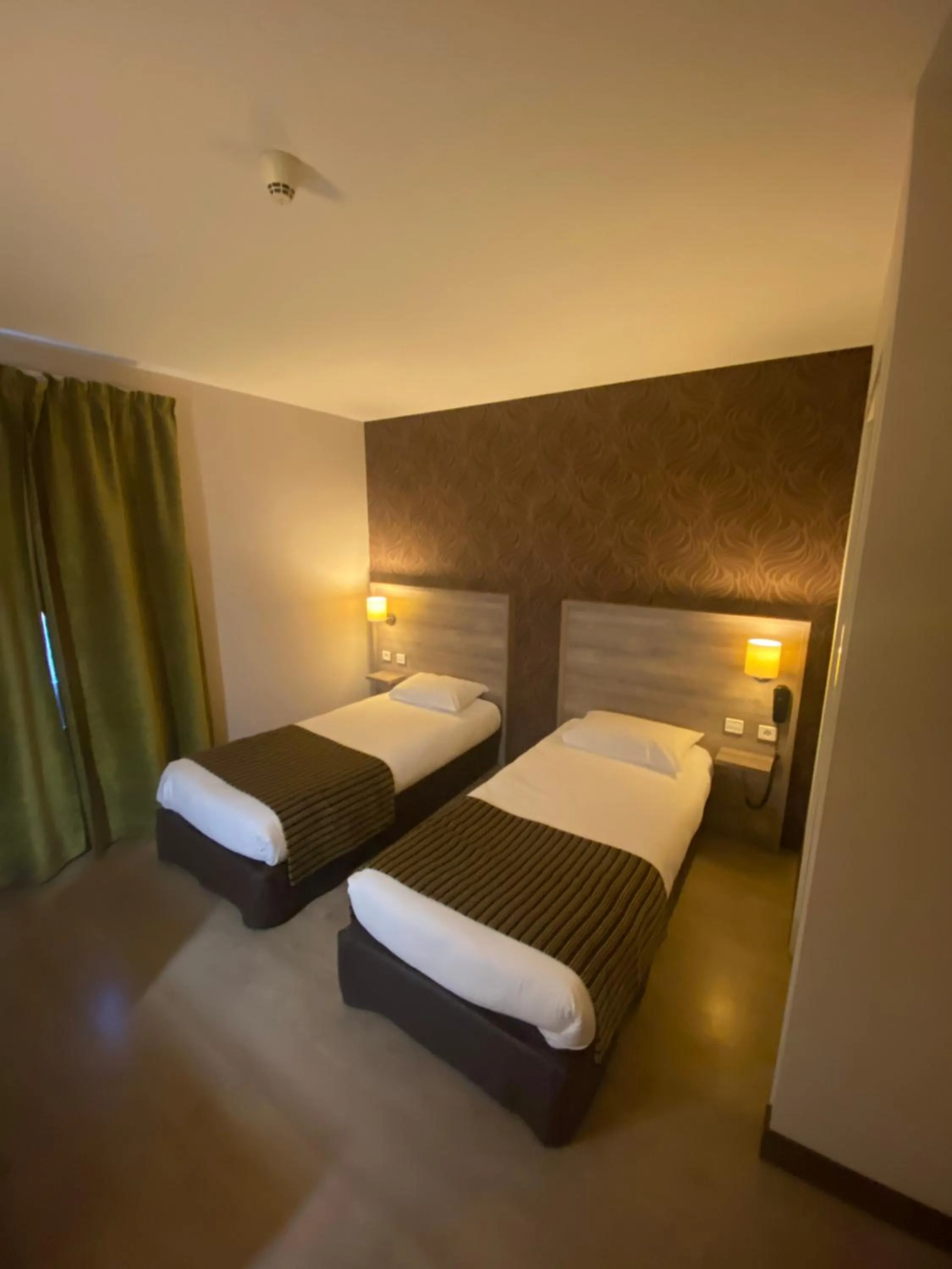 Bedroom, Bed in Logis Hôtel Le Saint Georges