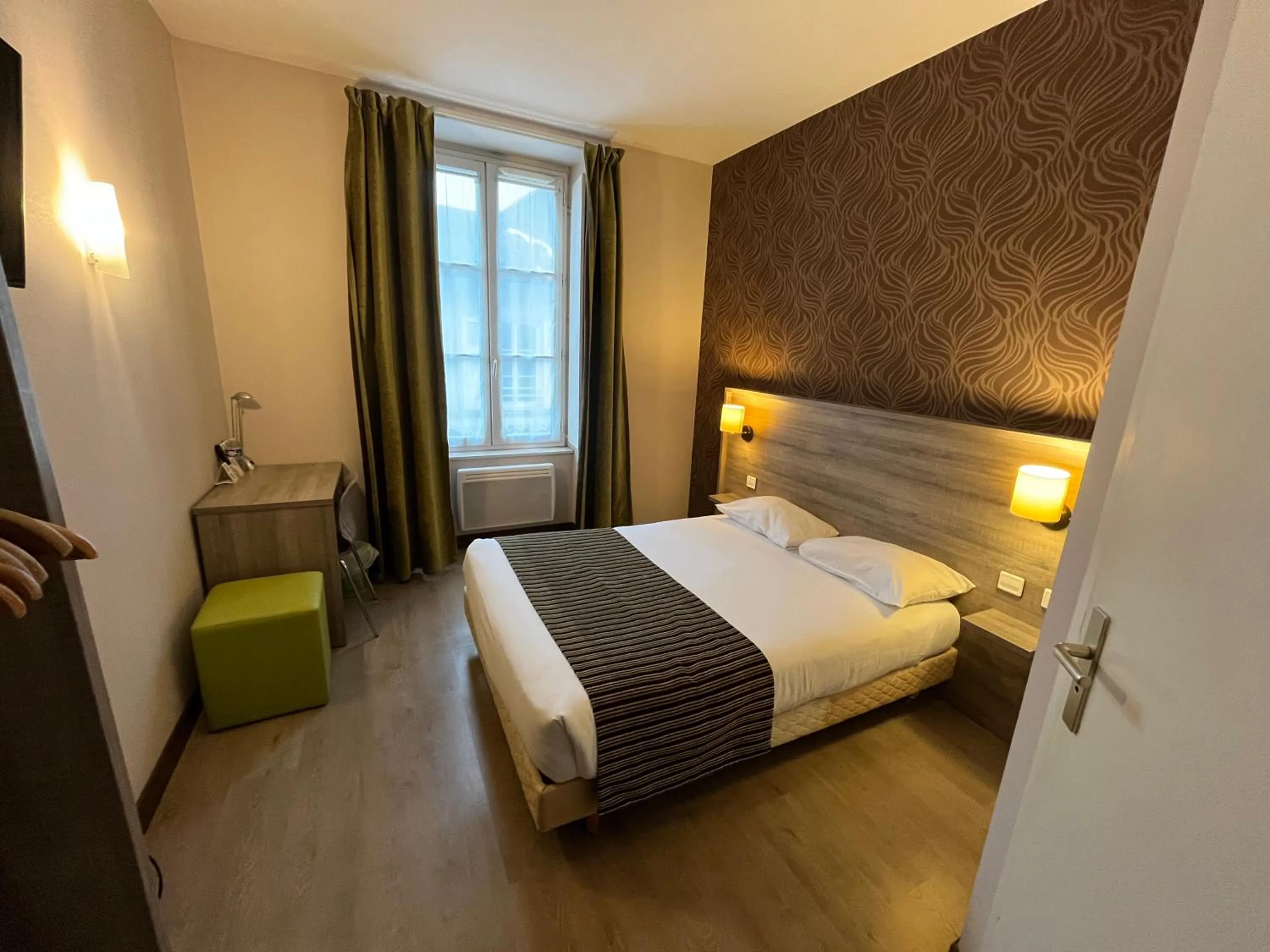 Photo of the whole room, Bed in Logis Hôtel Le Saint Georges