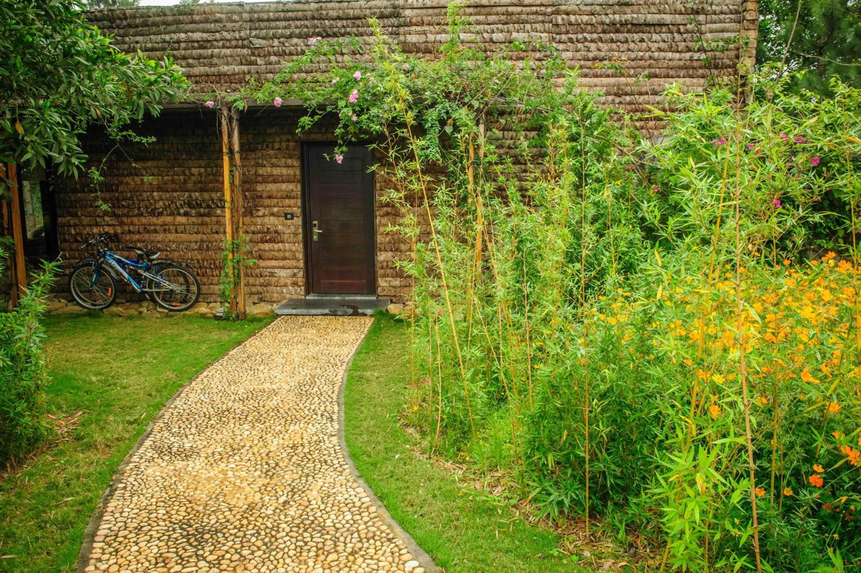 Facade/entrance, Garden in Flamingo Dai Lai Resort