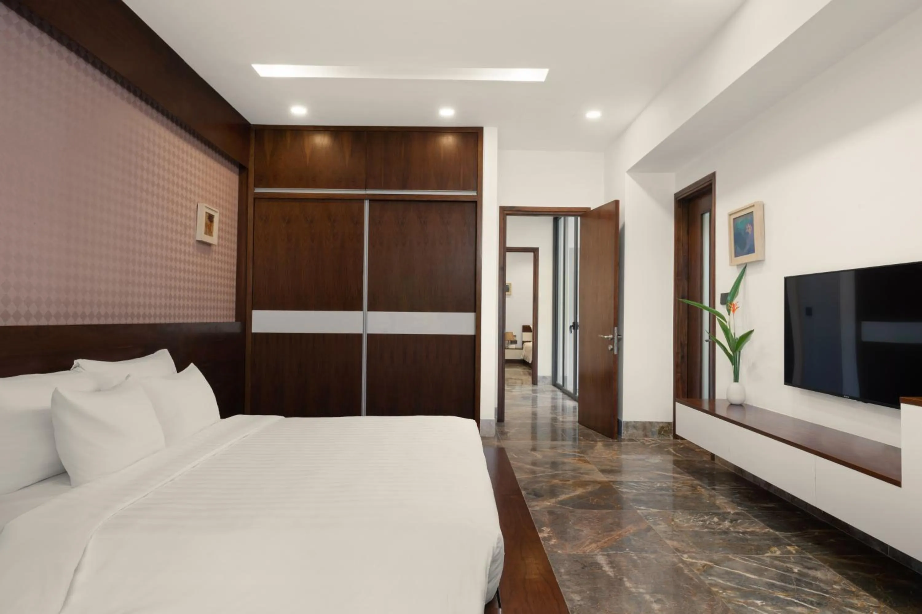 Bedroom, TV/Entertainment Center in Flamingo Dai Lai Resort