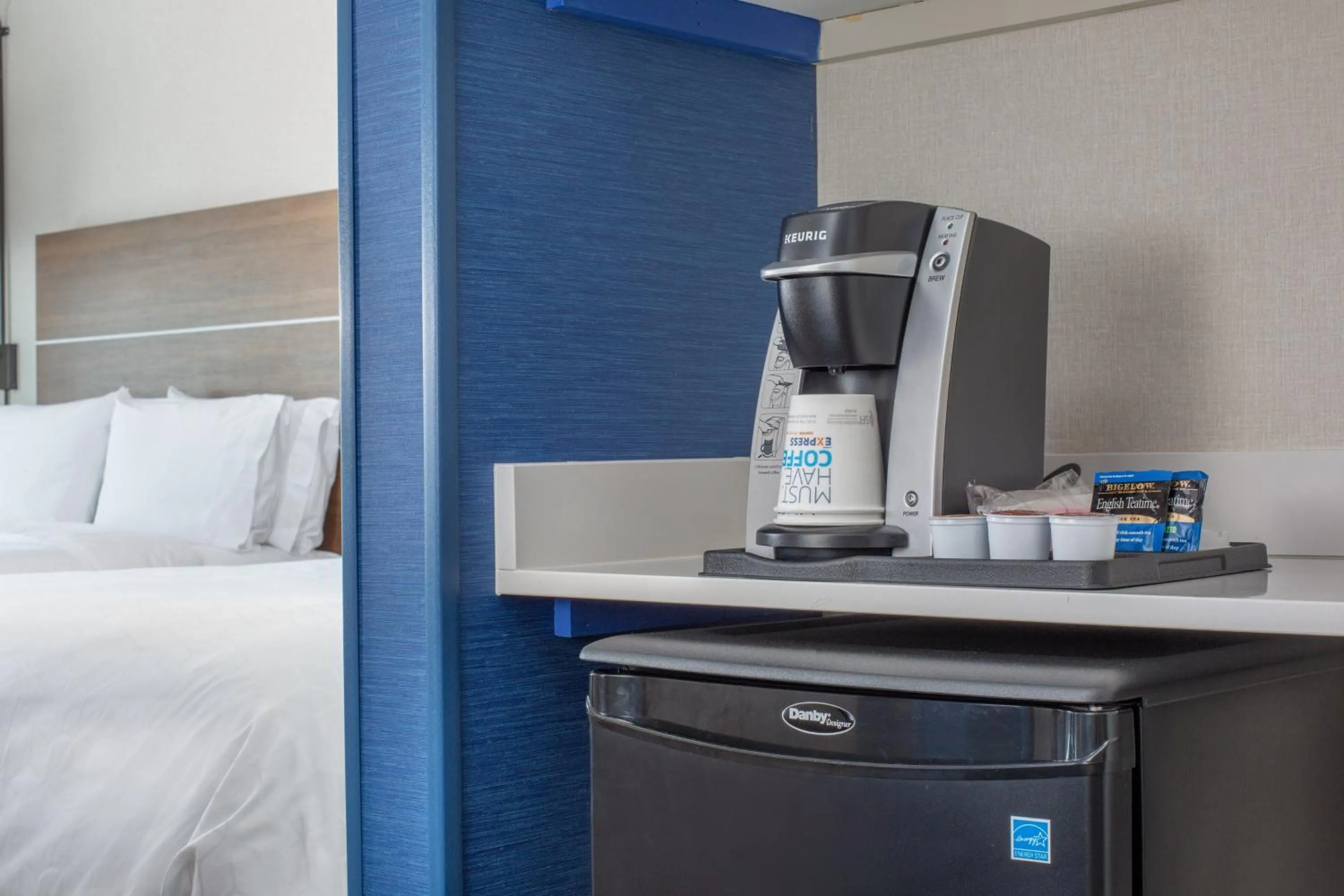 Lobby or reception, Bed in Holiday Inn Express & Suites Chico by IHG