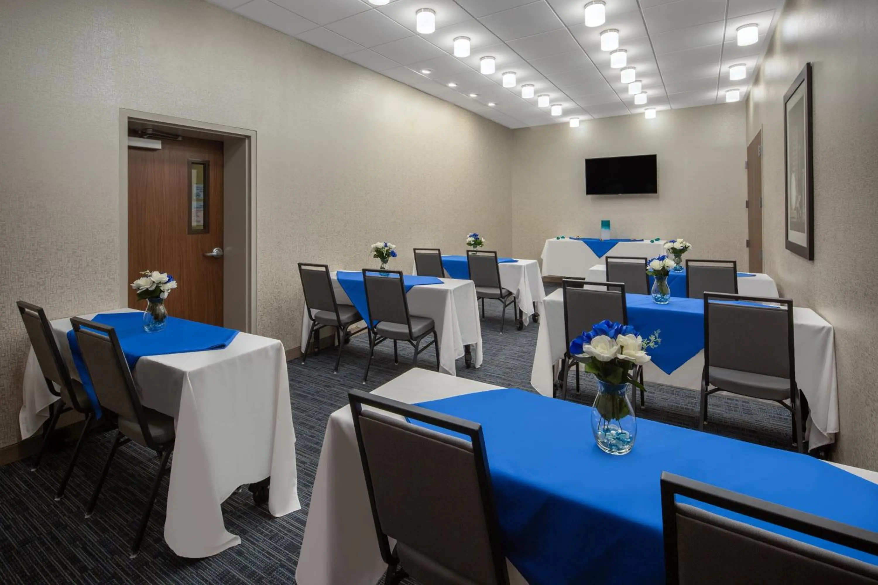Meeting/conference room in Holiday Inn Express & Suites Chico by IHG