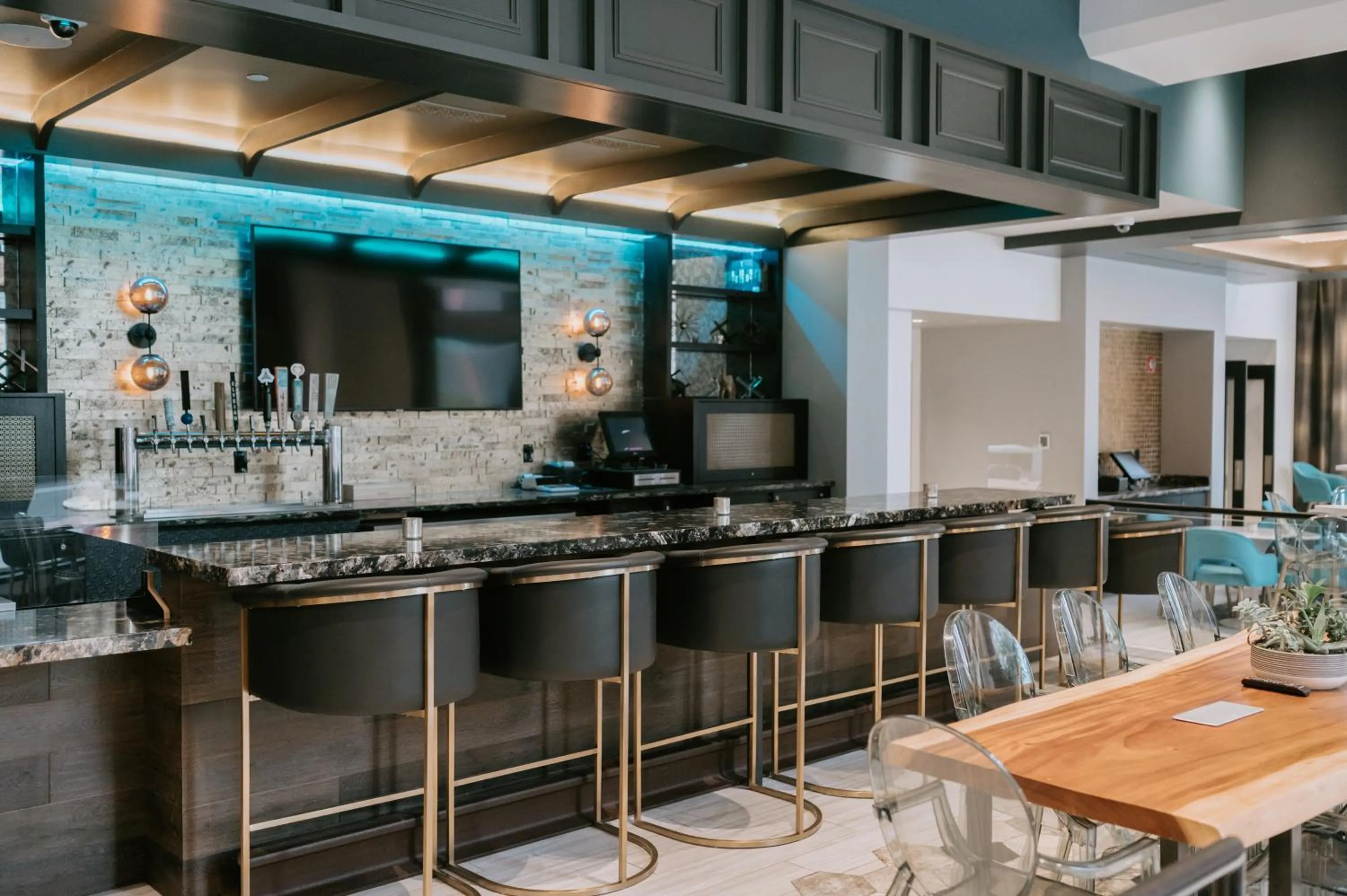 Lounge or bar in Hotel Indigo - St. Louis - Downtown by IHG