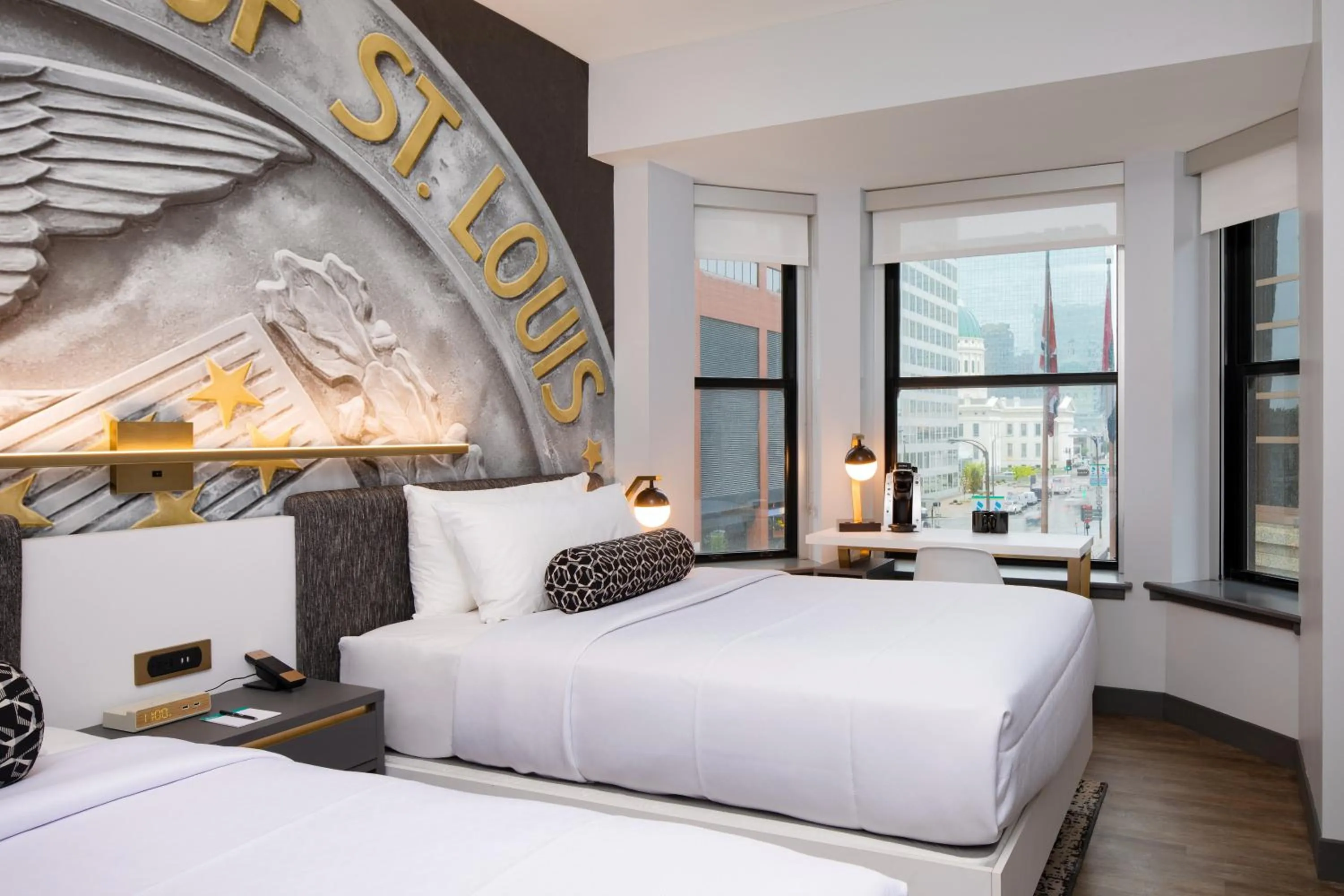 Photo of the whole room, Bed in Hotel Indigo - St. Louis - Downtown by IHG