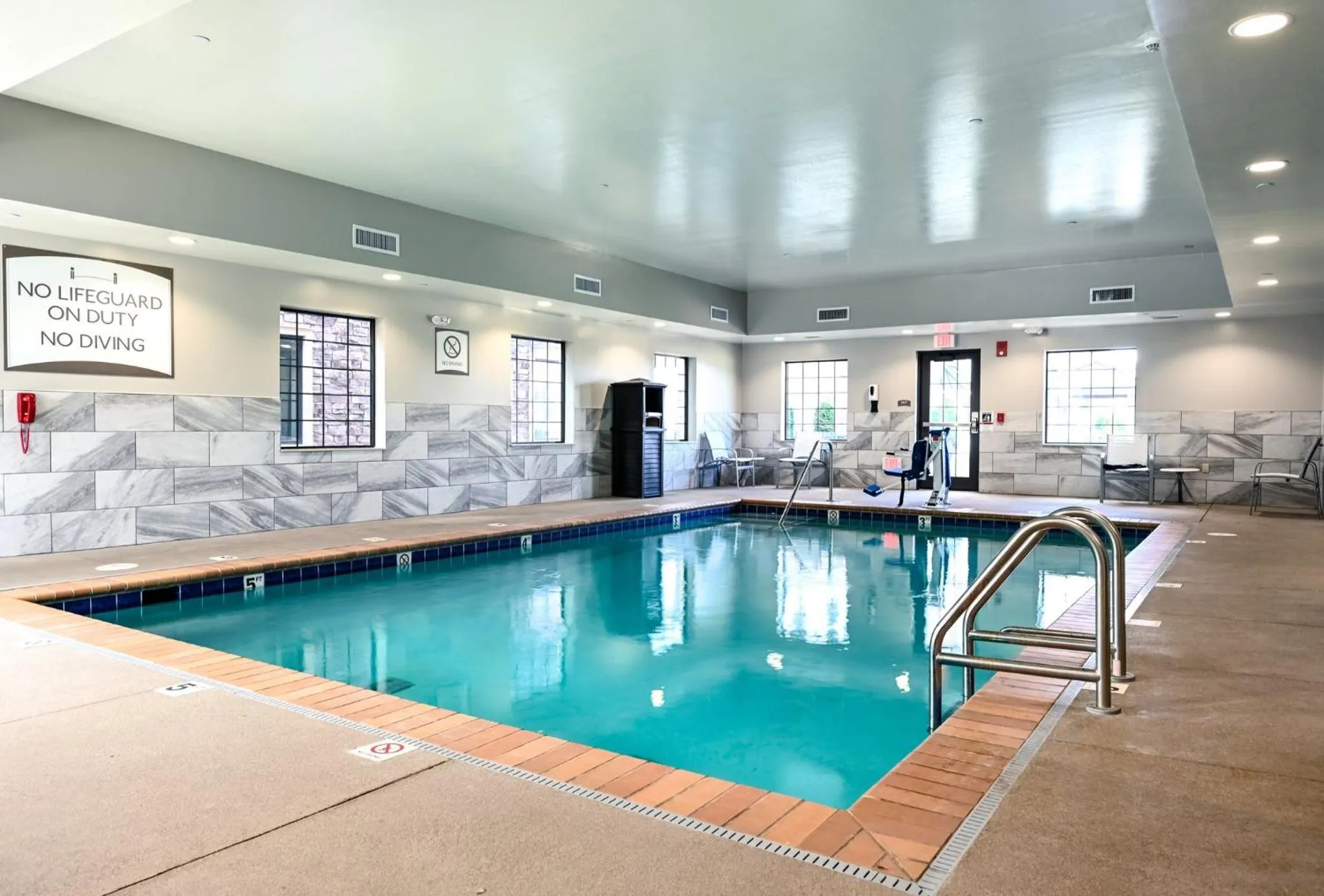Swimming pool in Staybridge Suites - Lafayette by IHG
