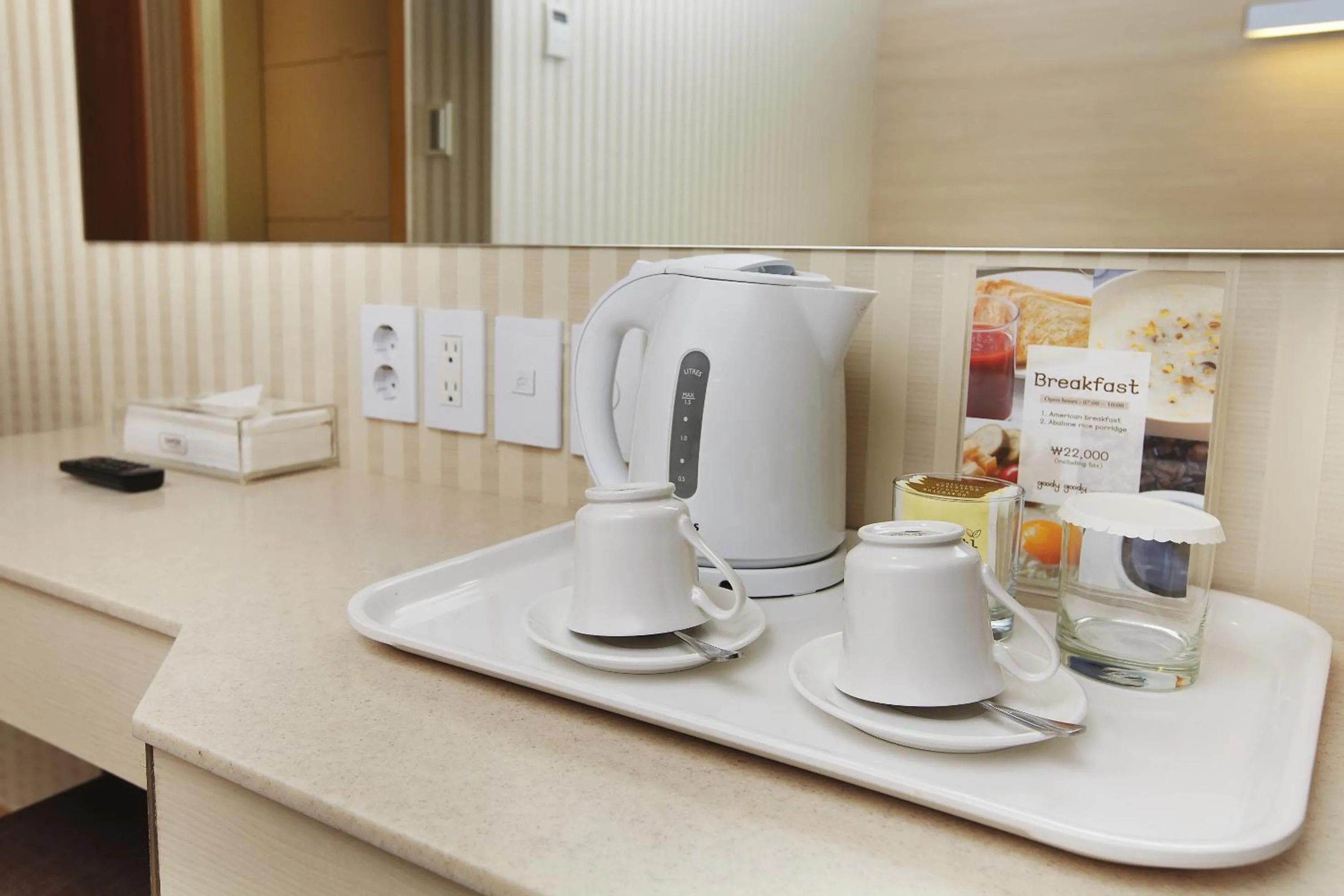 Coffee/tea facilities in Savoy Hotel Myeongdong