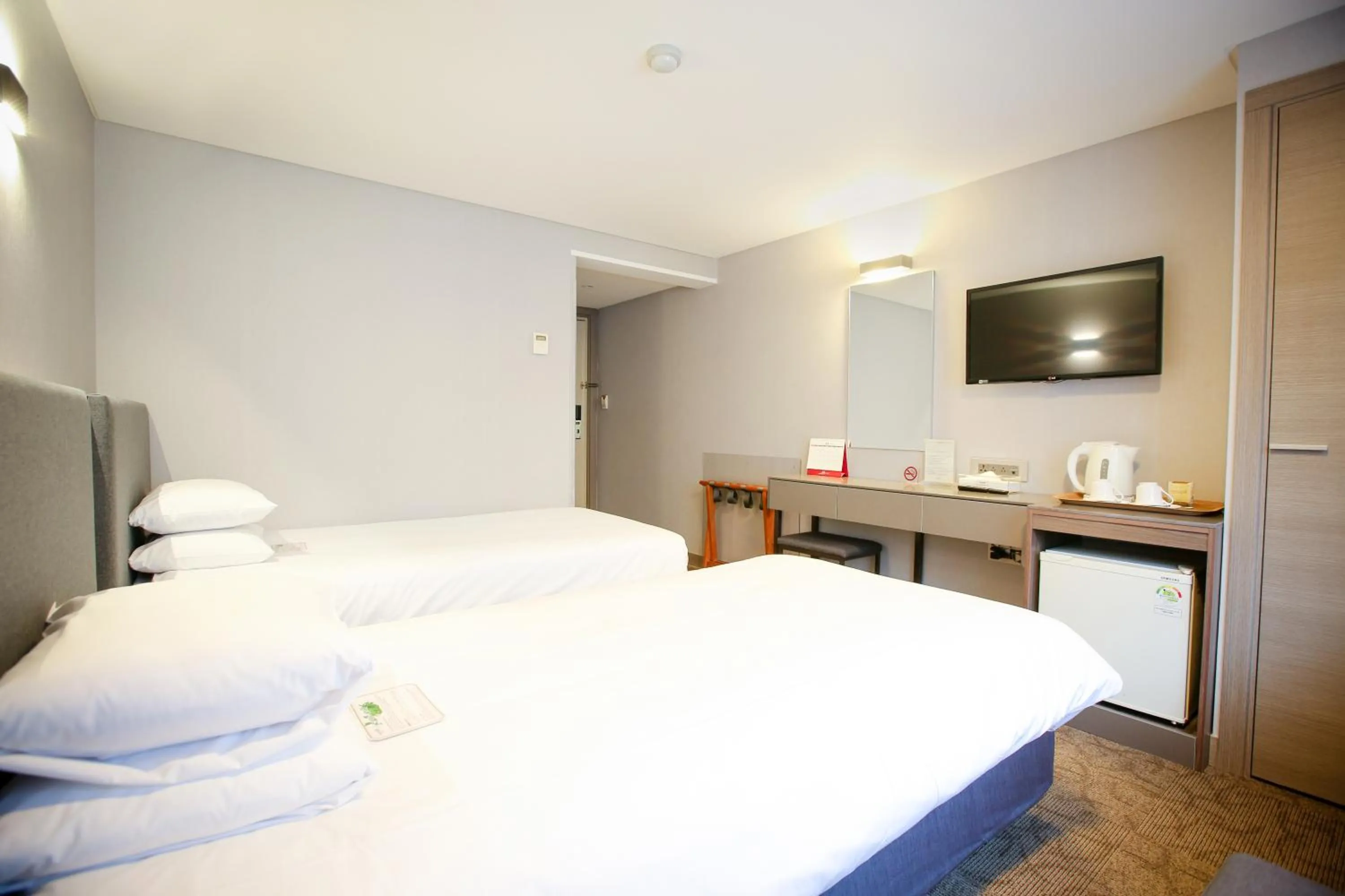 Decorative detail, Bed in Savoy Hotel Myeongdong