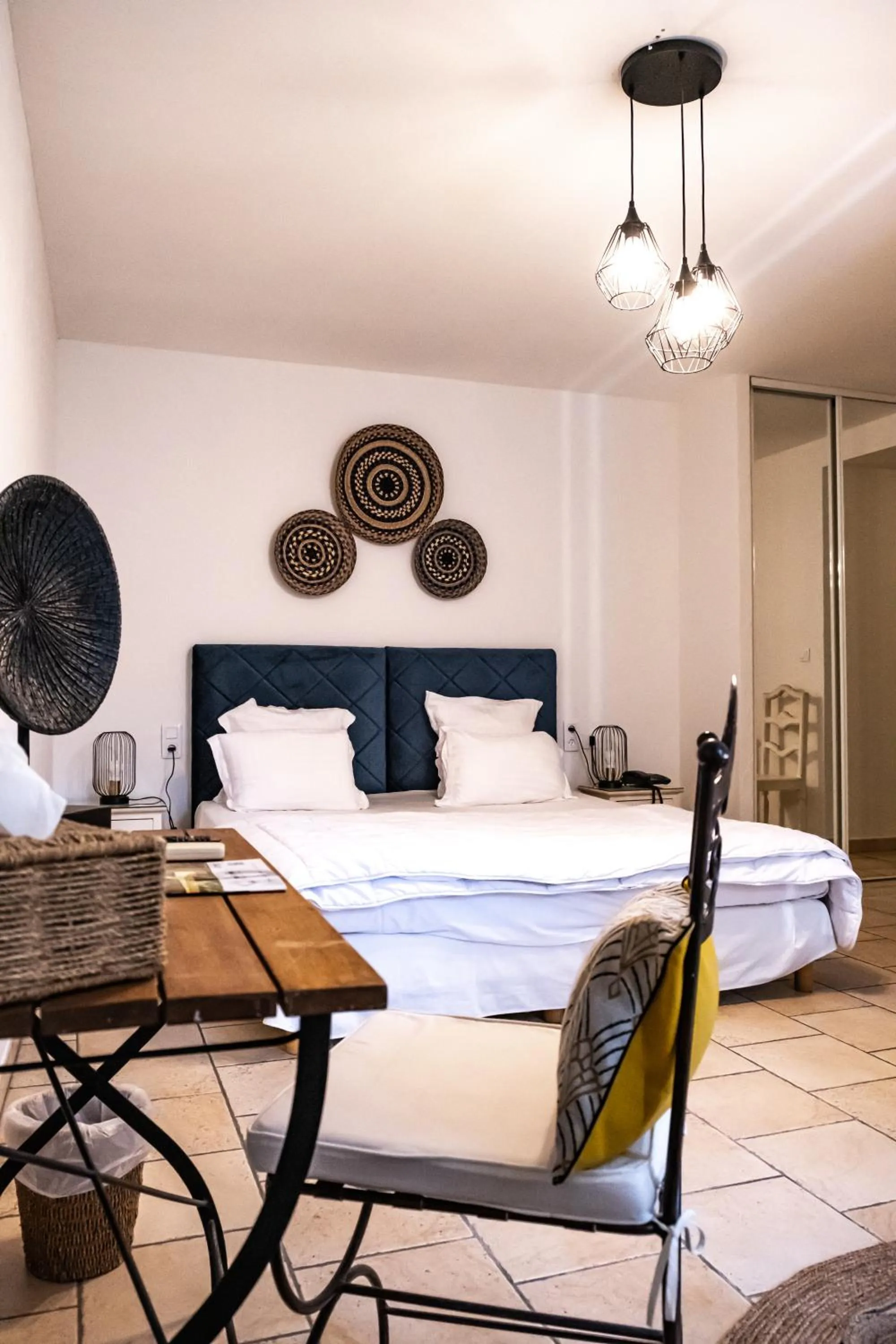 Bed in Logis hôtel et restaurant La Bastide Cabezac