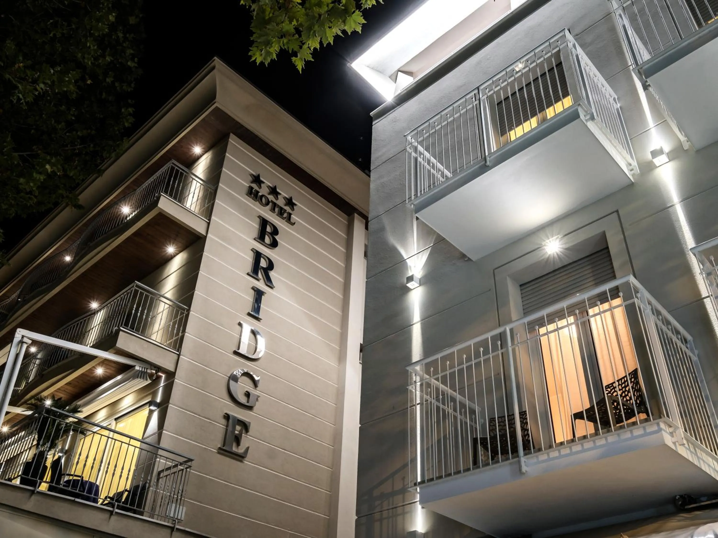 Property building in Hotel Bridge