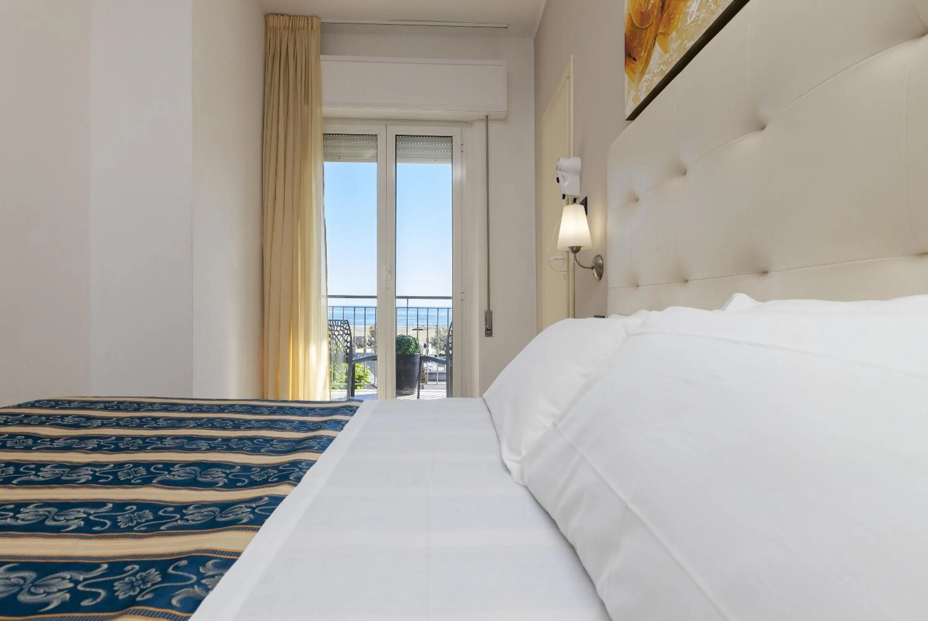 Bedroom, Bed in Hotel Bridge