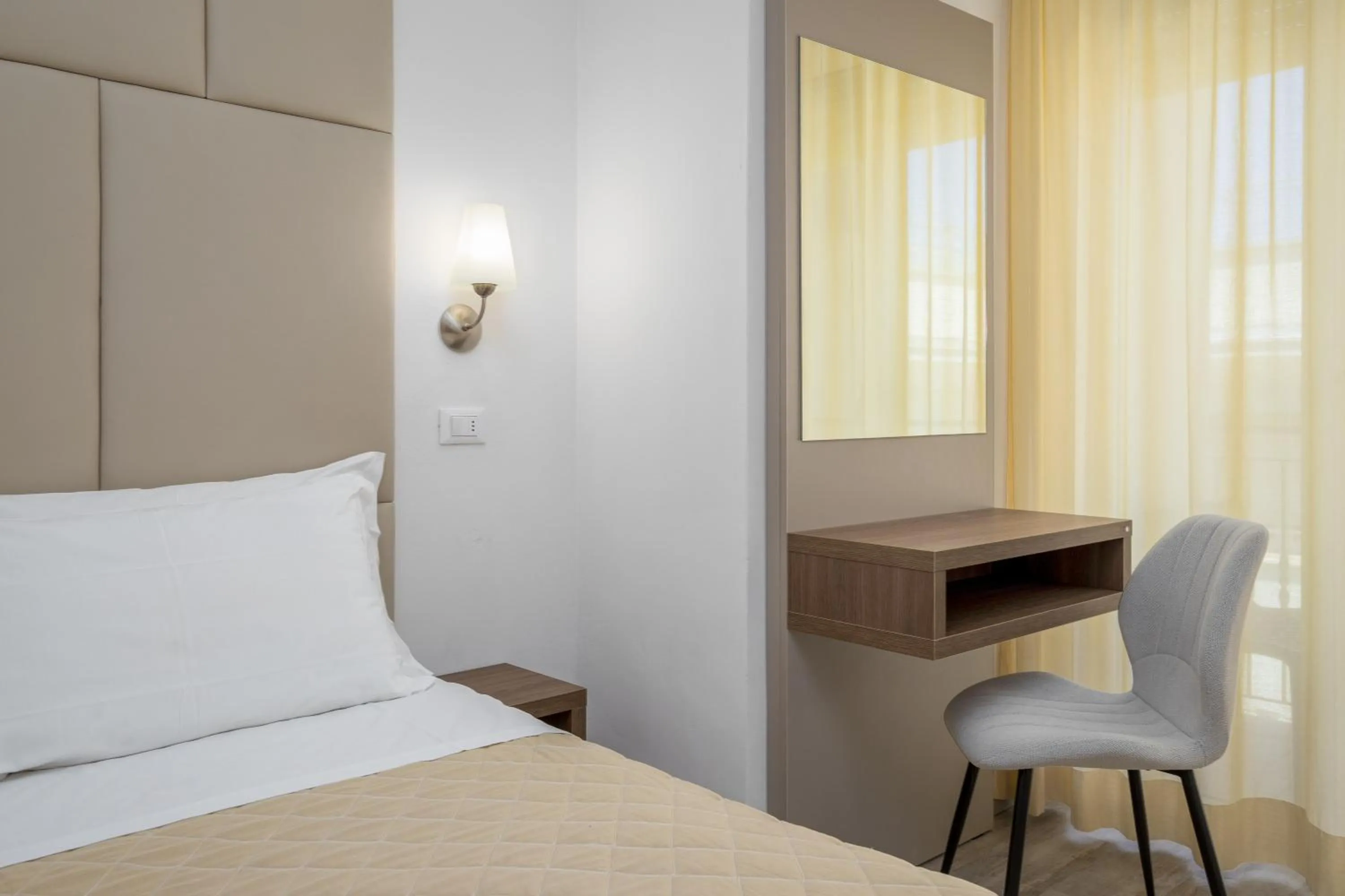 Bedroom, Bed in Hotel Bridge