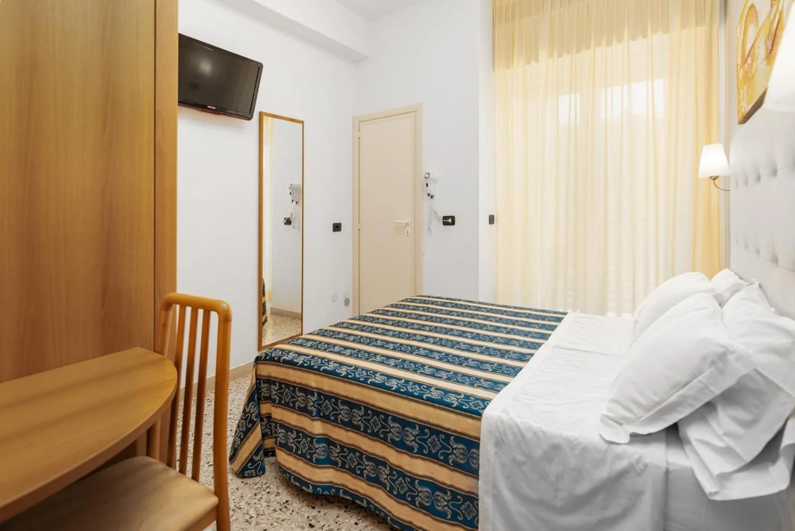 Bedroom, Bed in Hotel Bridge