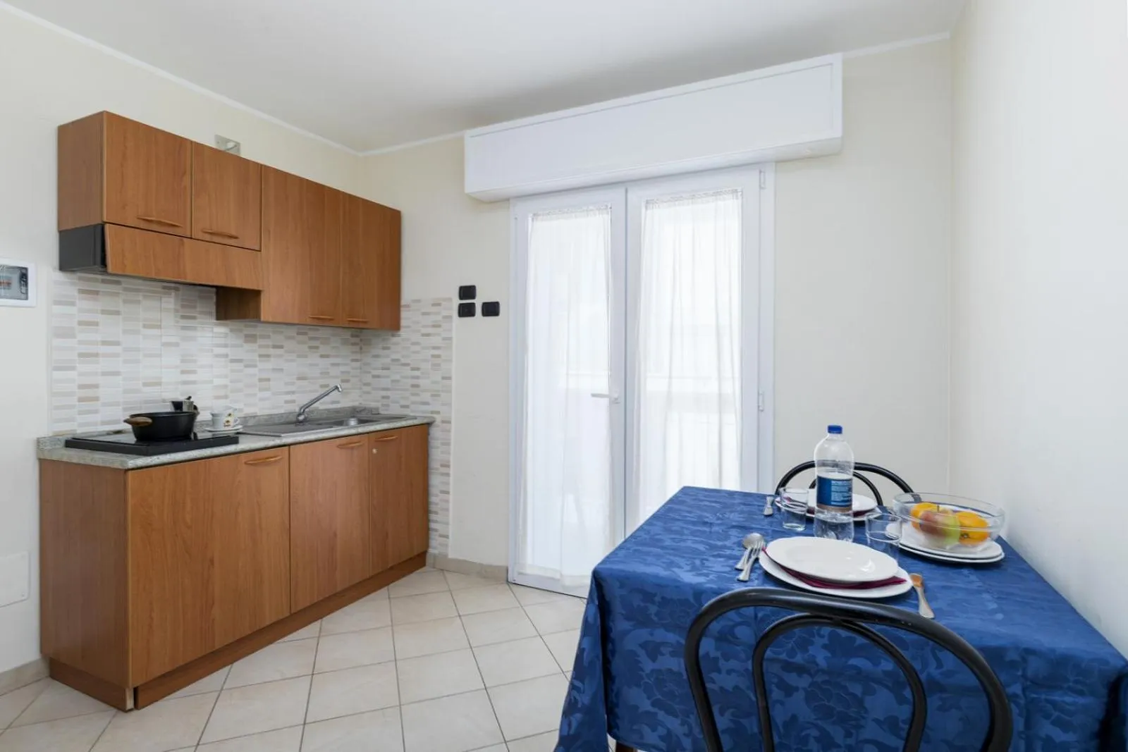 Kitchen or kitchenette, Bed in Hotel Bridge