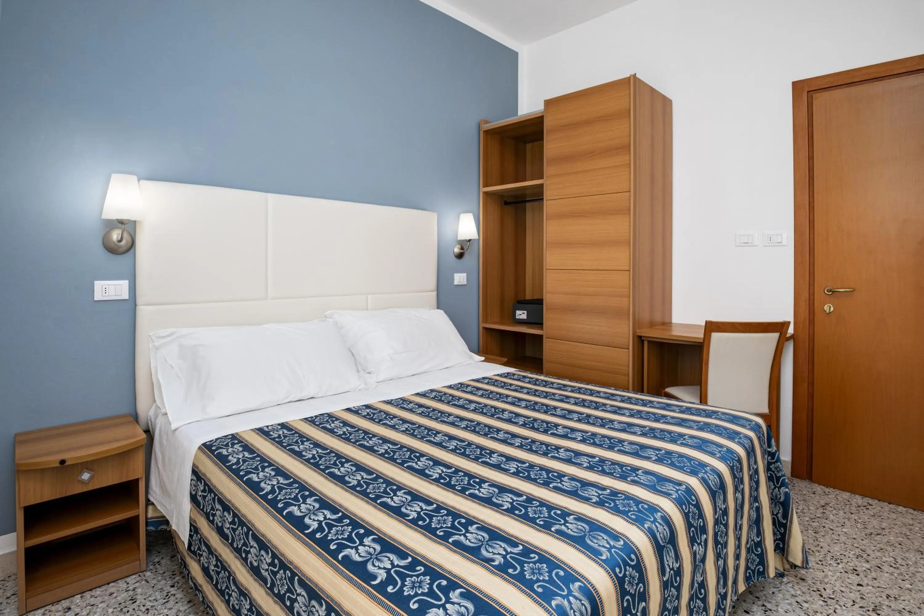 Bedroom, Bed in Hotel Bridge