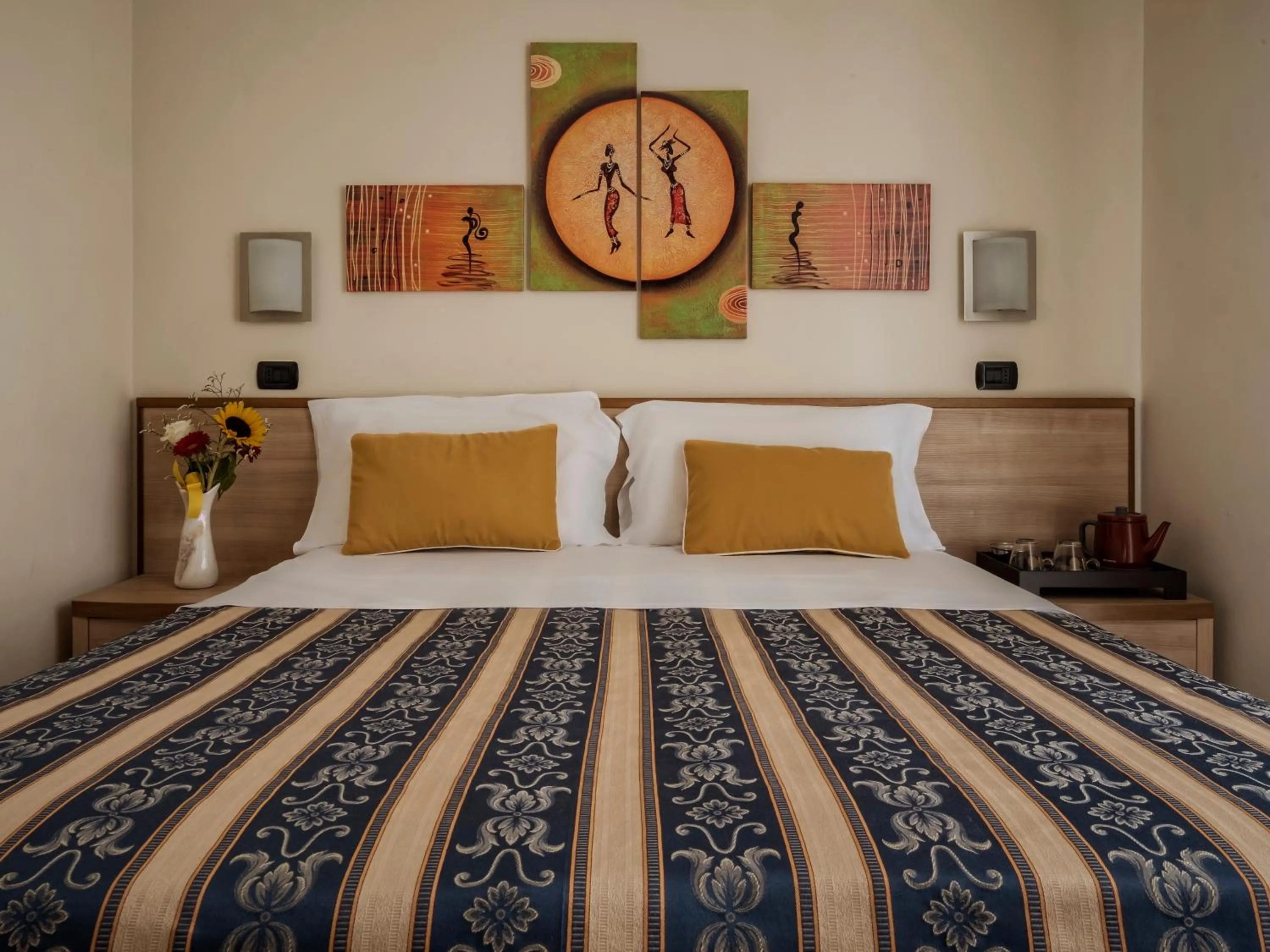 Bedroom, Bed in Hotel Bridge