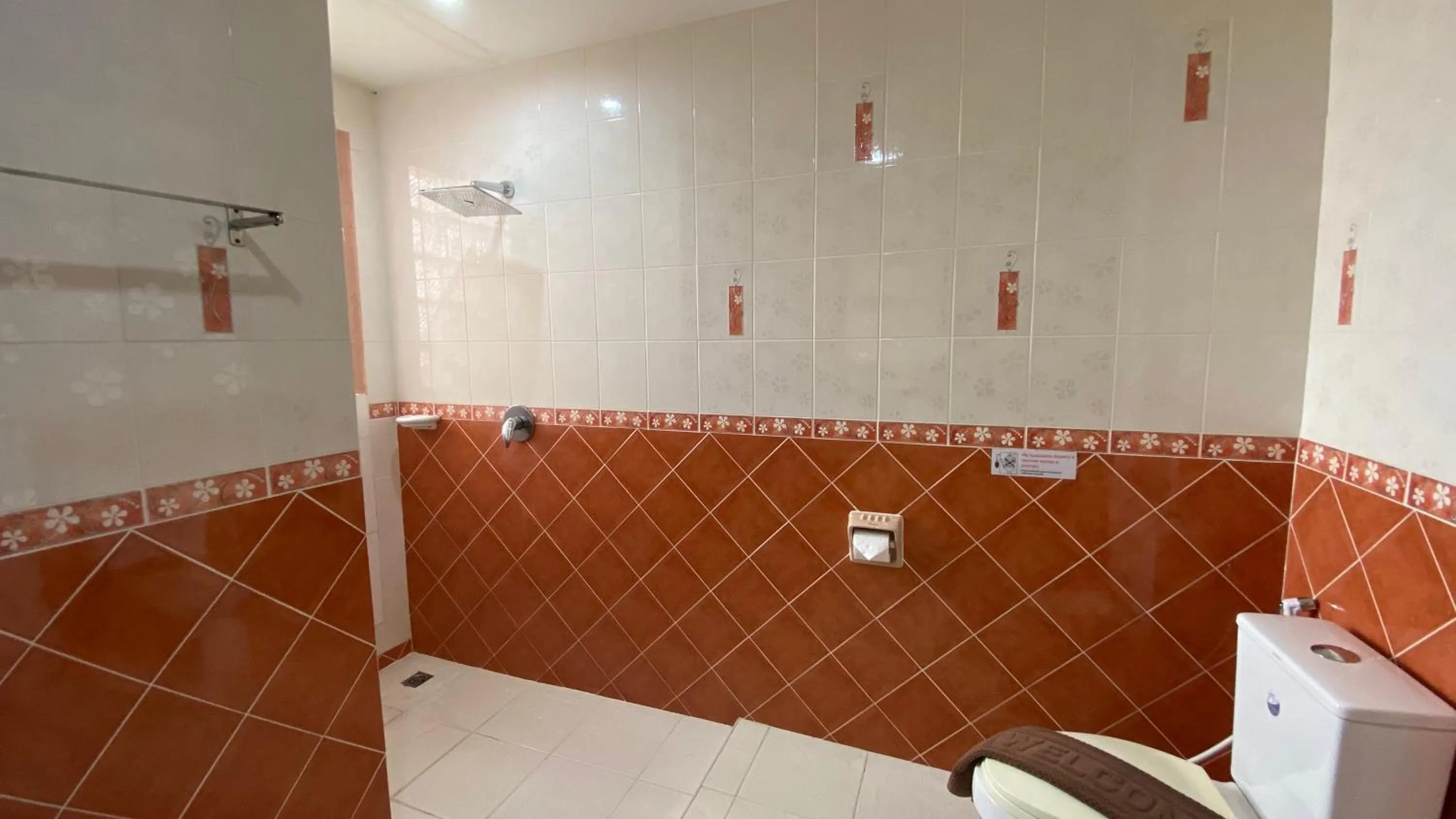 Bathroom in Baan Kongdee Sunset Resort Kata