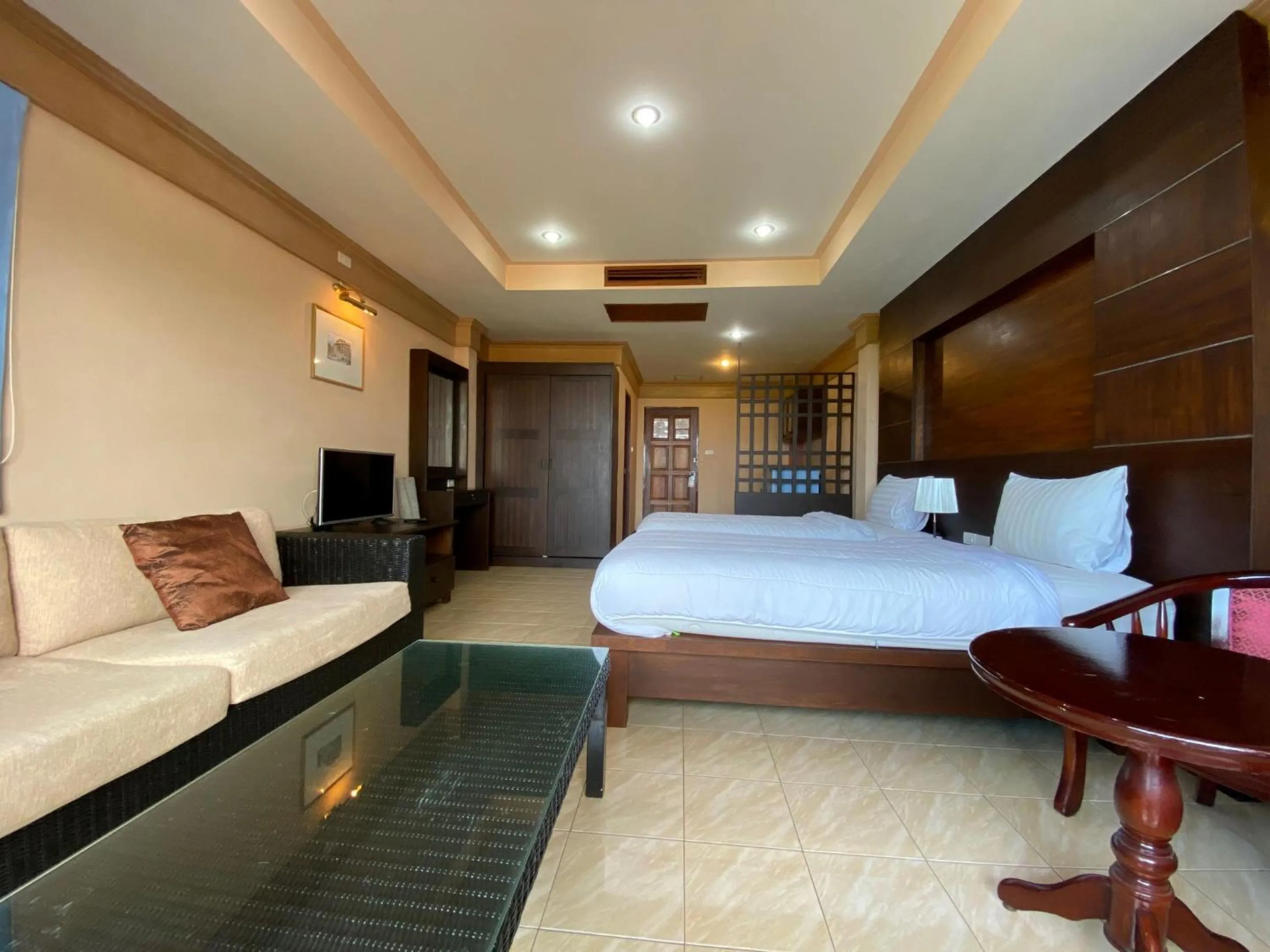 Superior Twin Room with Sea View in Baan Kongdee Sunset Resort Kata