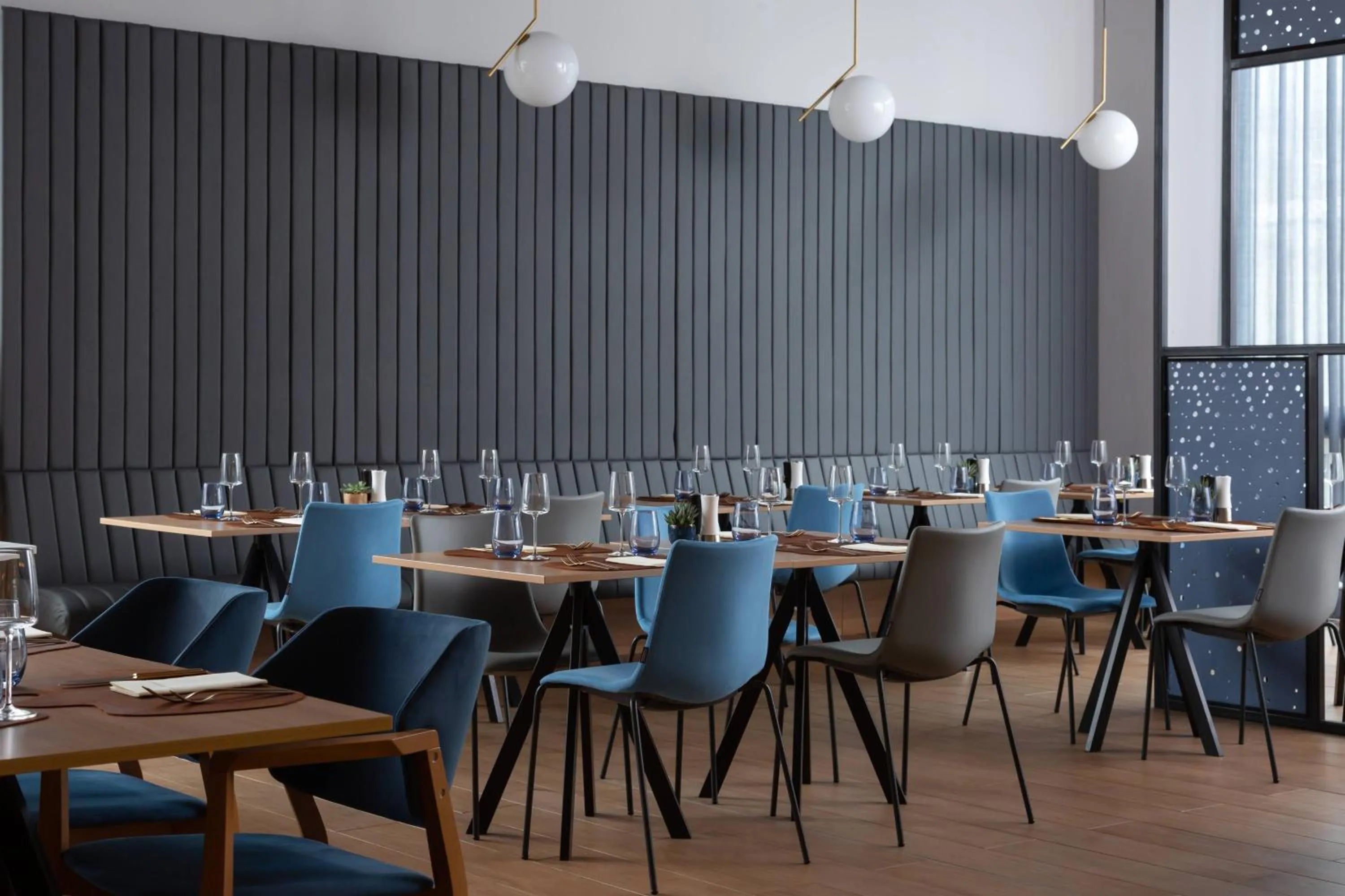 Restaurant/places to eat in Courtyard by Marriott Bucharest Floreasca