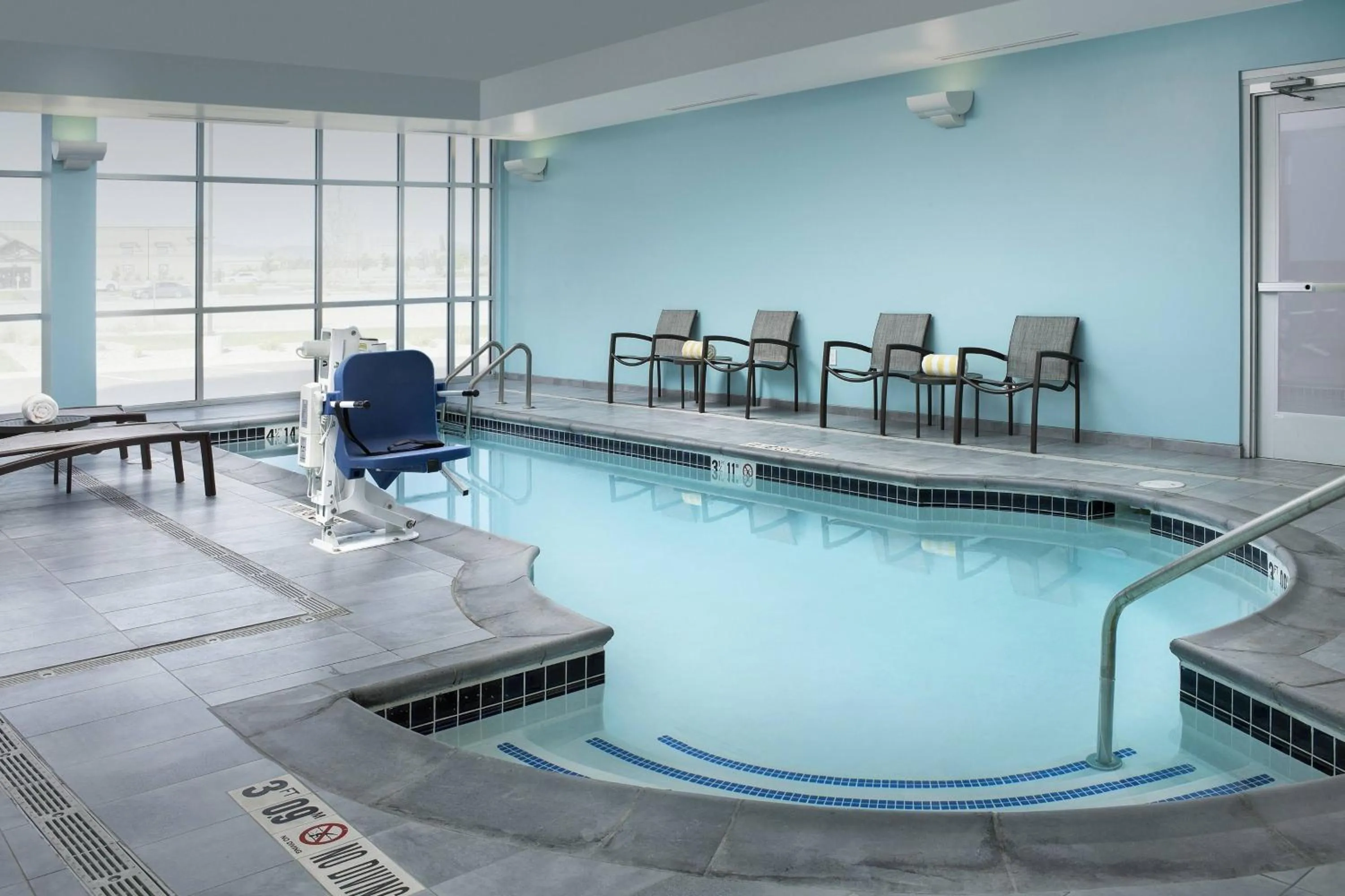Swimming pool in SpringHill Suites by Marriott Loveland Fort Collins/Windsor