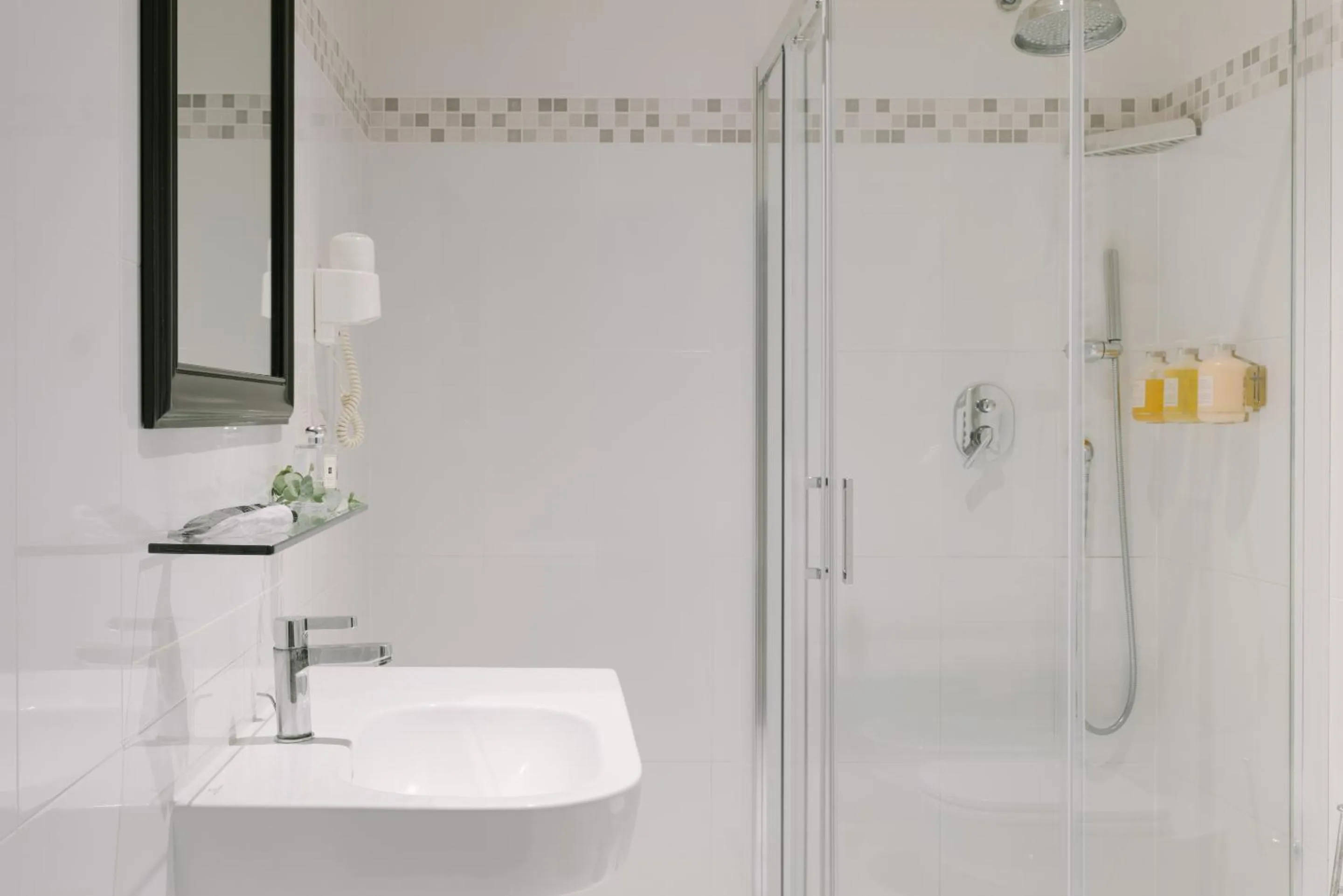 Shower in iH Hotels Venezia Salute Palace