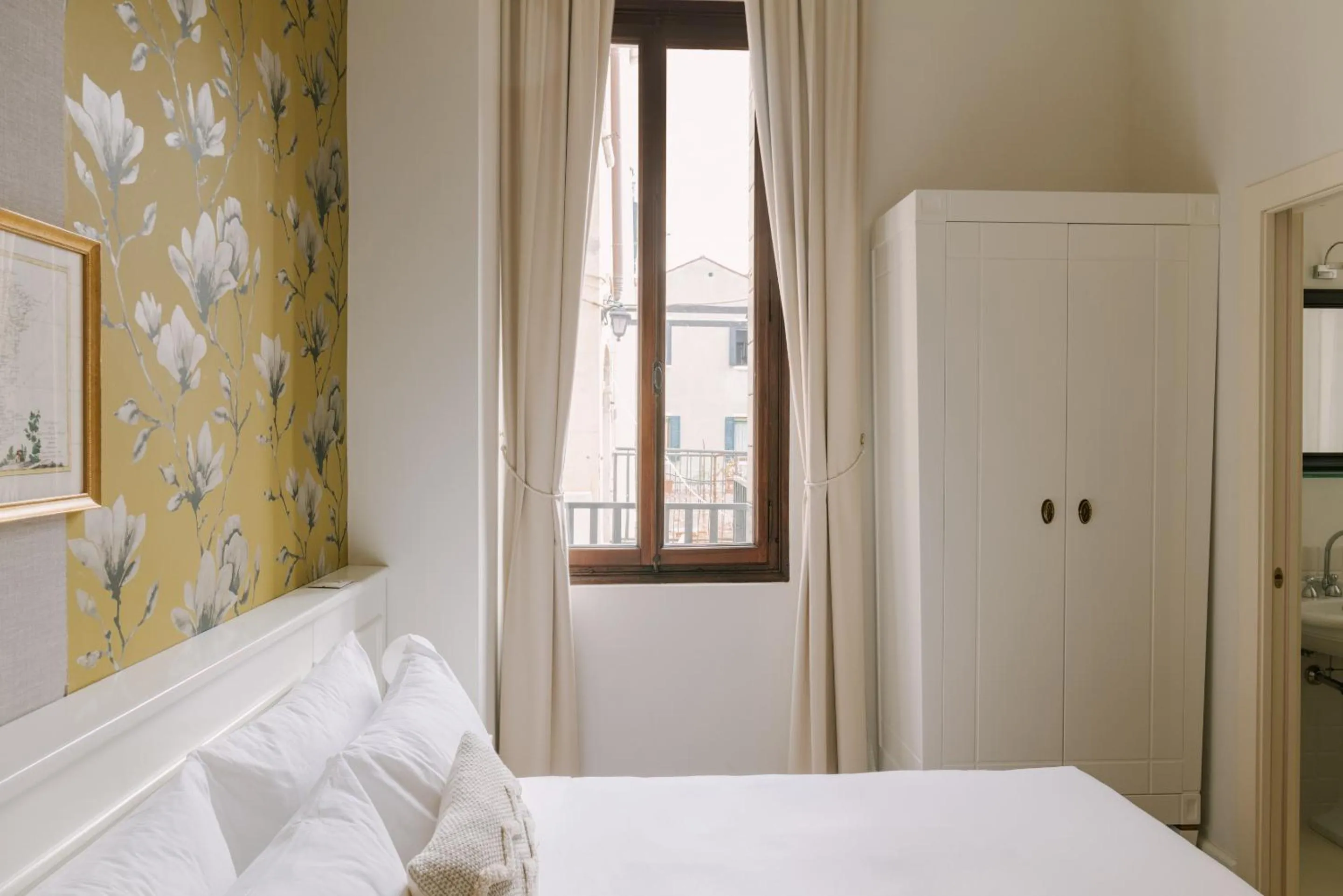 Bedroom, Bed in iH Hotels Venezia Salute Palace