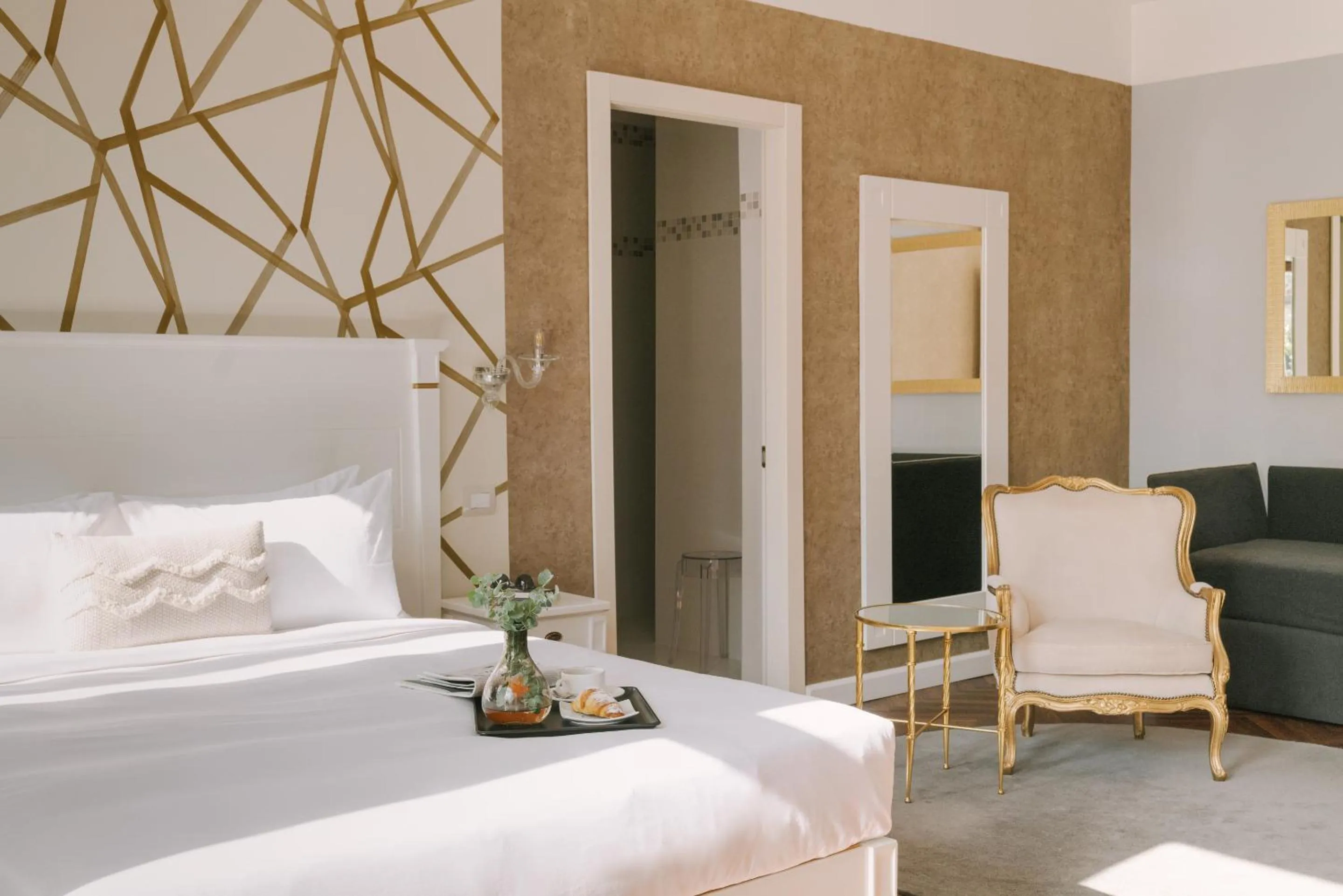 Bedroom, Bed in iH Hotels Venezia Salute Palace