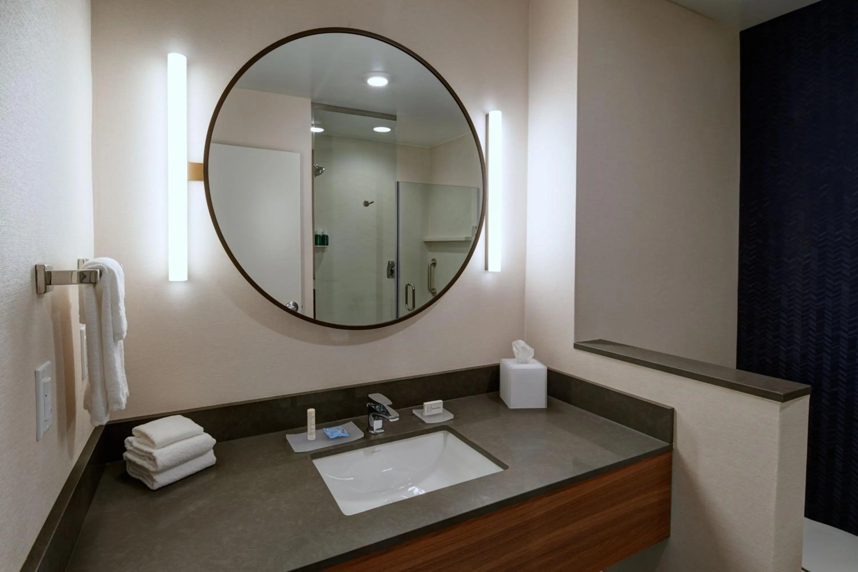 Bathroom in Fairfield Inn & Suites by Marriott Midland