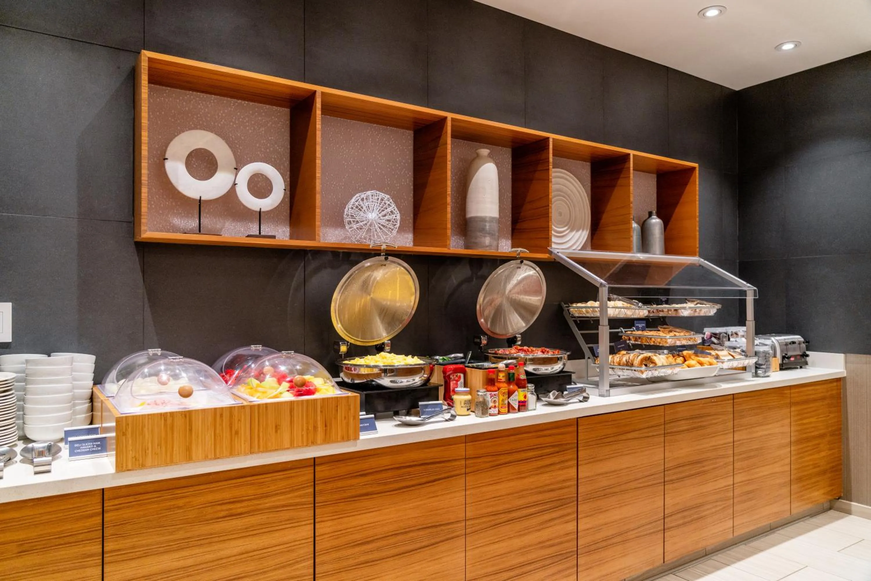 Breakfast in SpringHill Suites by Marriott Oakland Airport