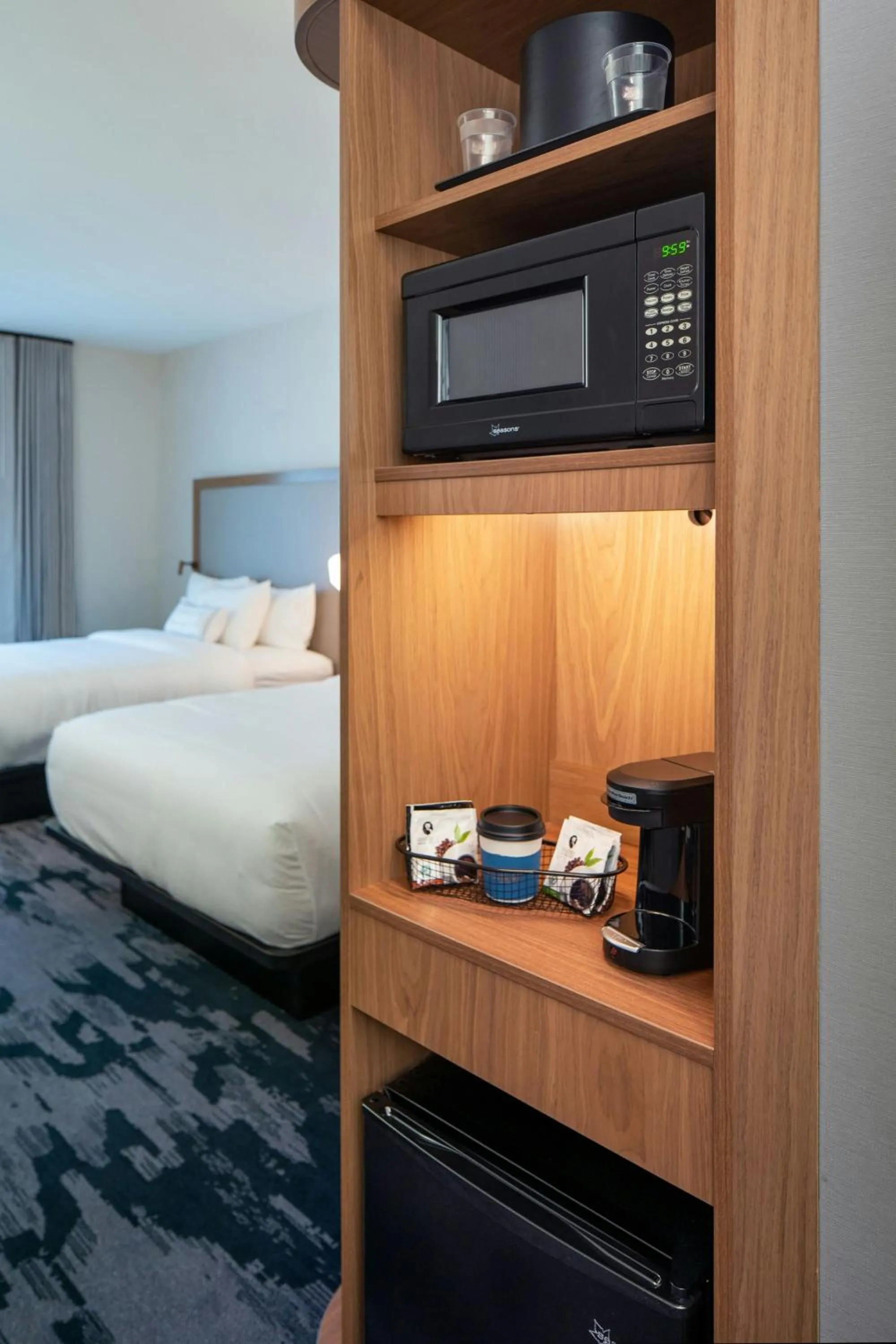 Photo of the whole room, Bed in Fairfield by Marriott Inn & Suites Pensacola Pine Forest