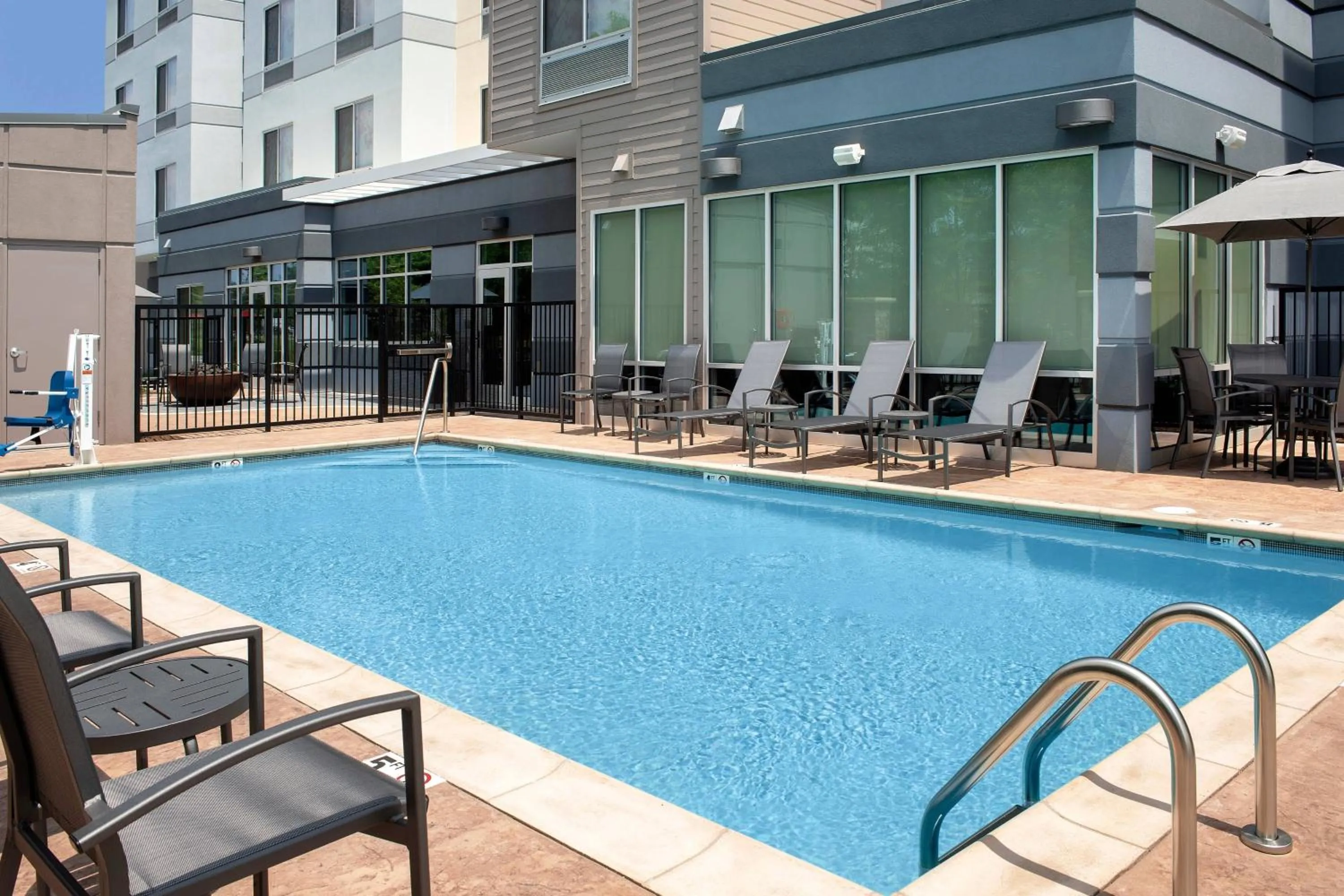 Swimming pool in Fairfield Inn & Suites by Marriott Knoxville Lenoir City/I-75