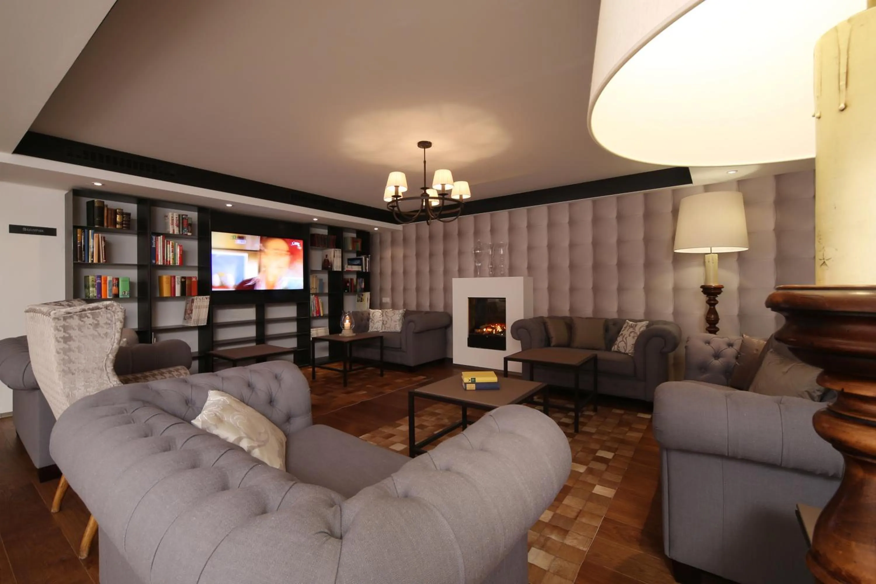 Communal lounge/ TV room in Hotel Bergkristall Oberlech