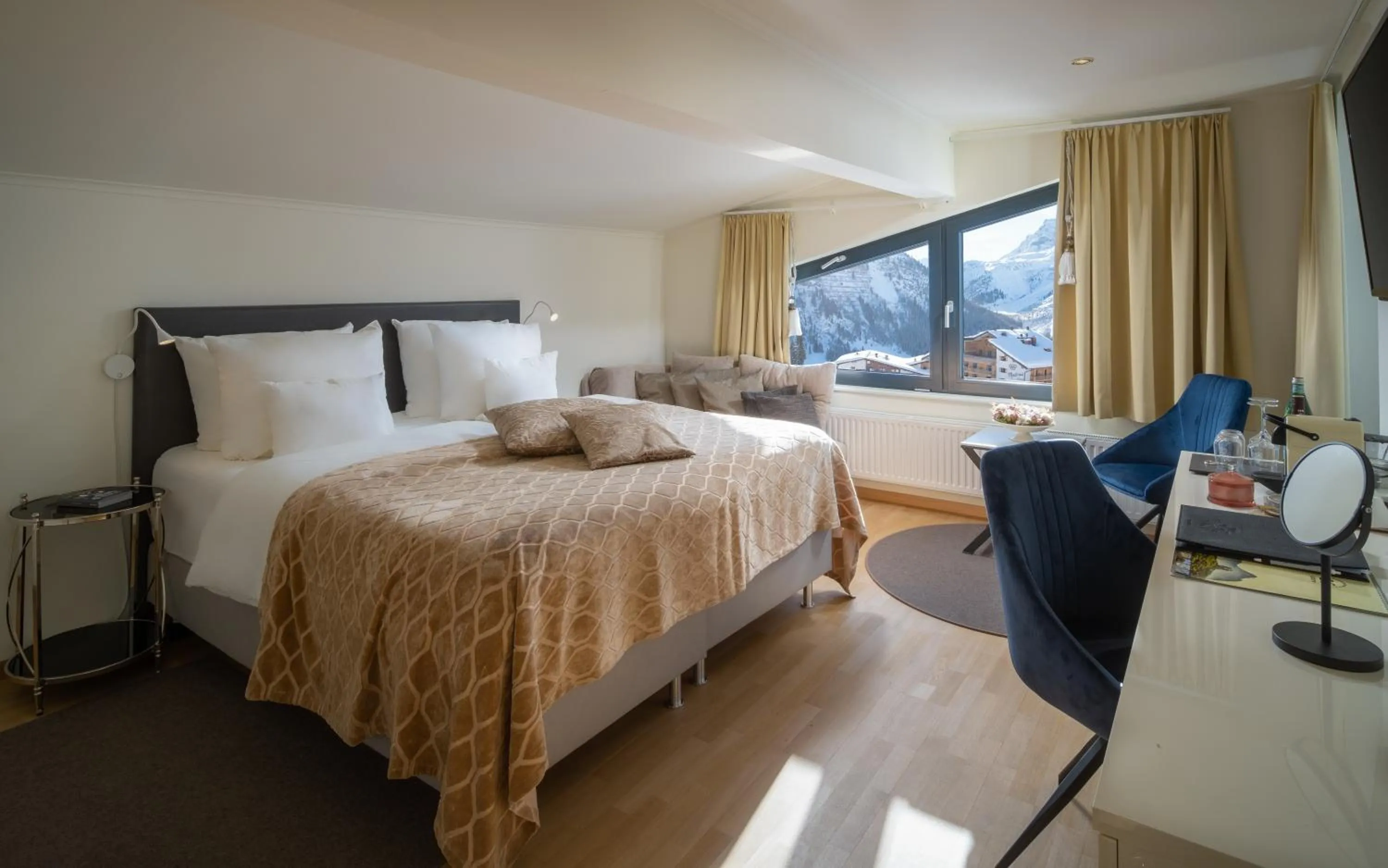 Bed in Hotel Bergkristall Oberlech