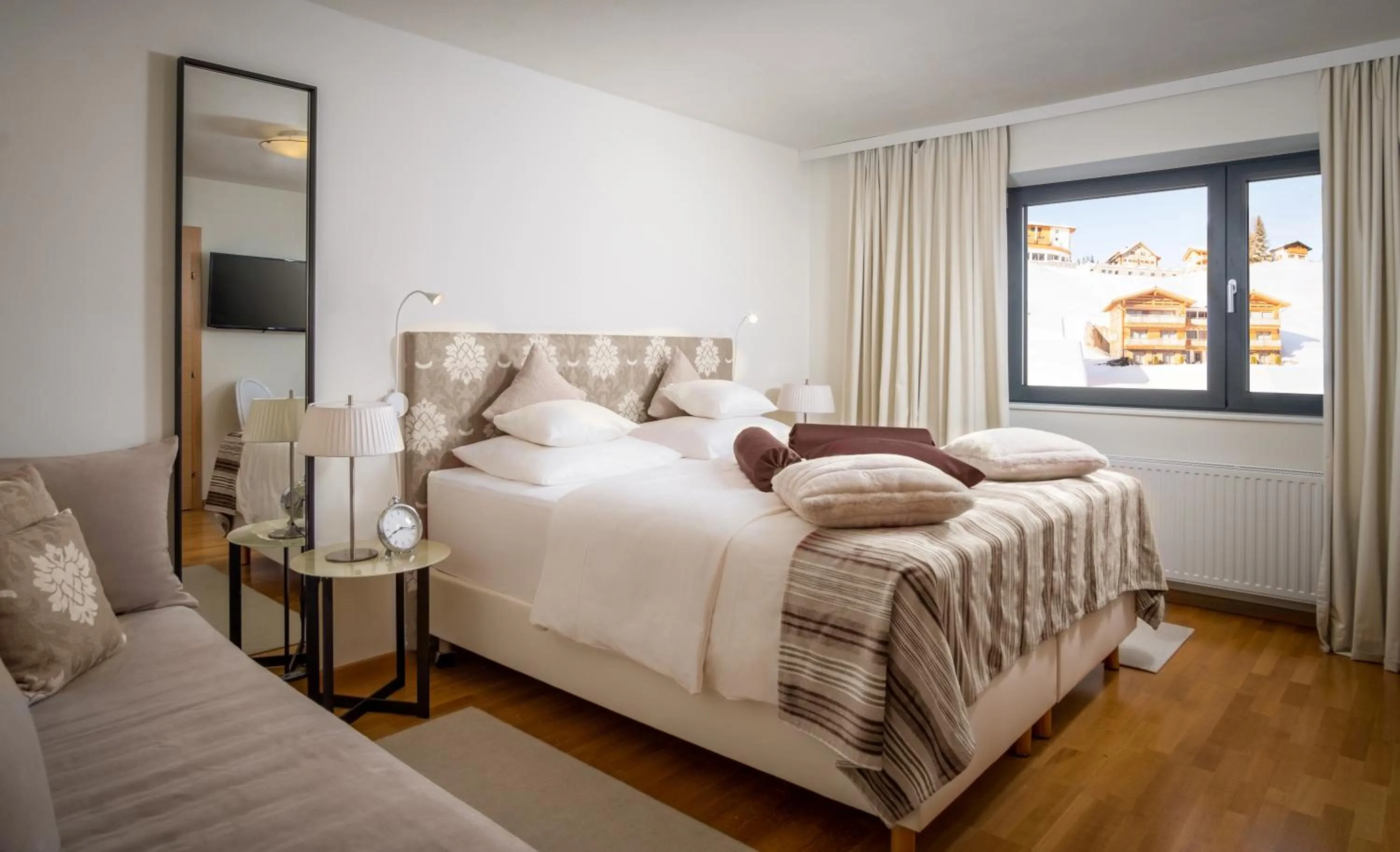 Bed in Hotel Bergkristall Oberlech