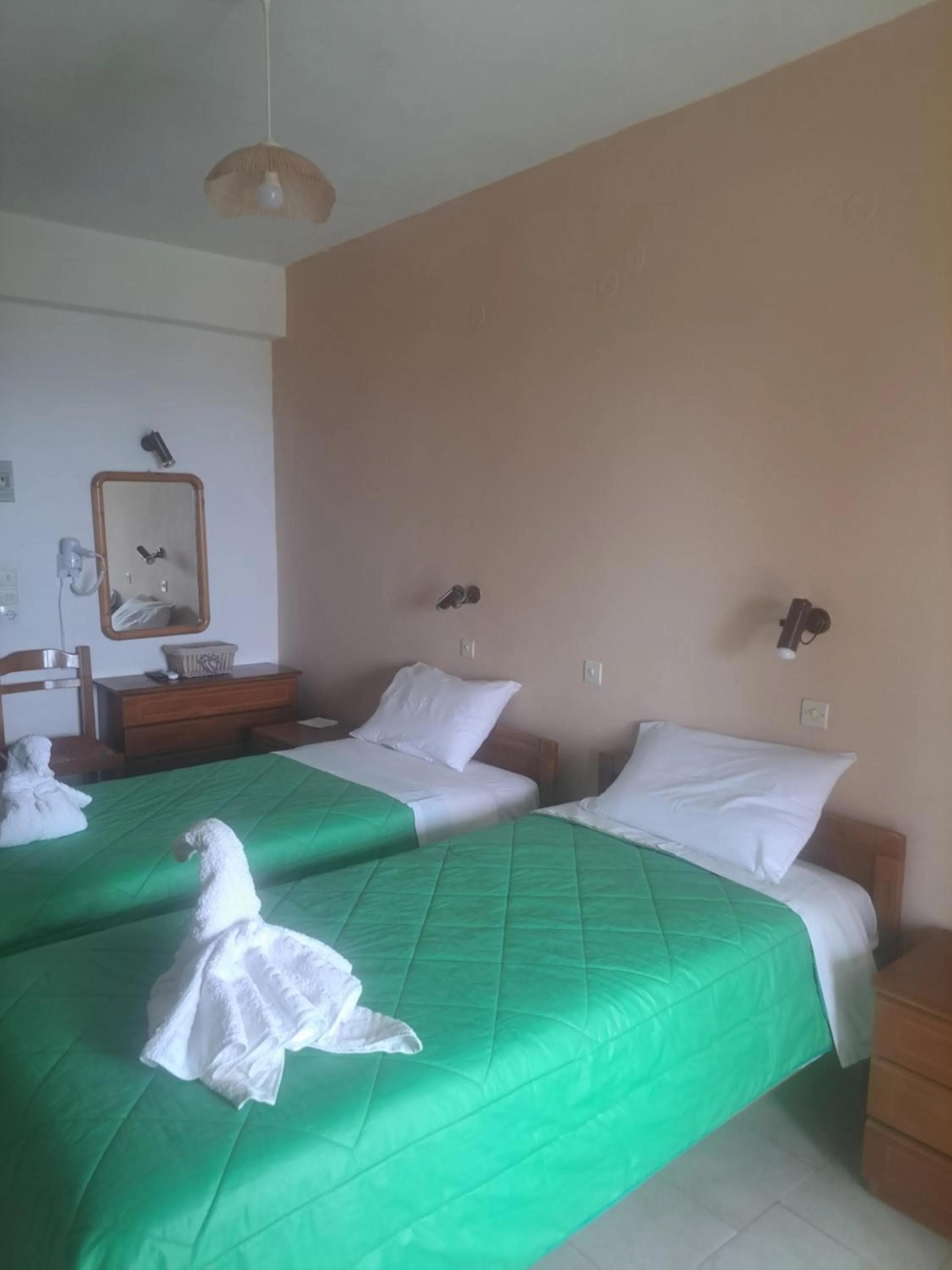 Bed in Marinos Studios at Lourdata village