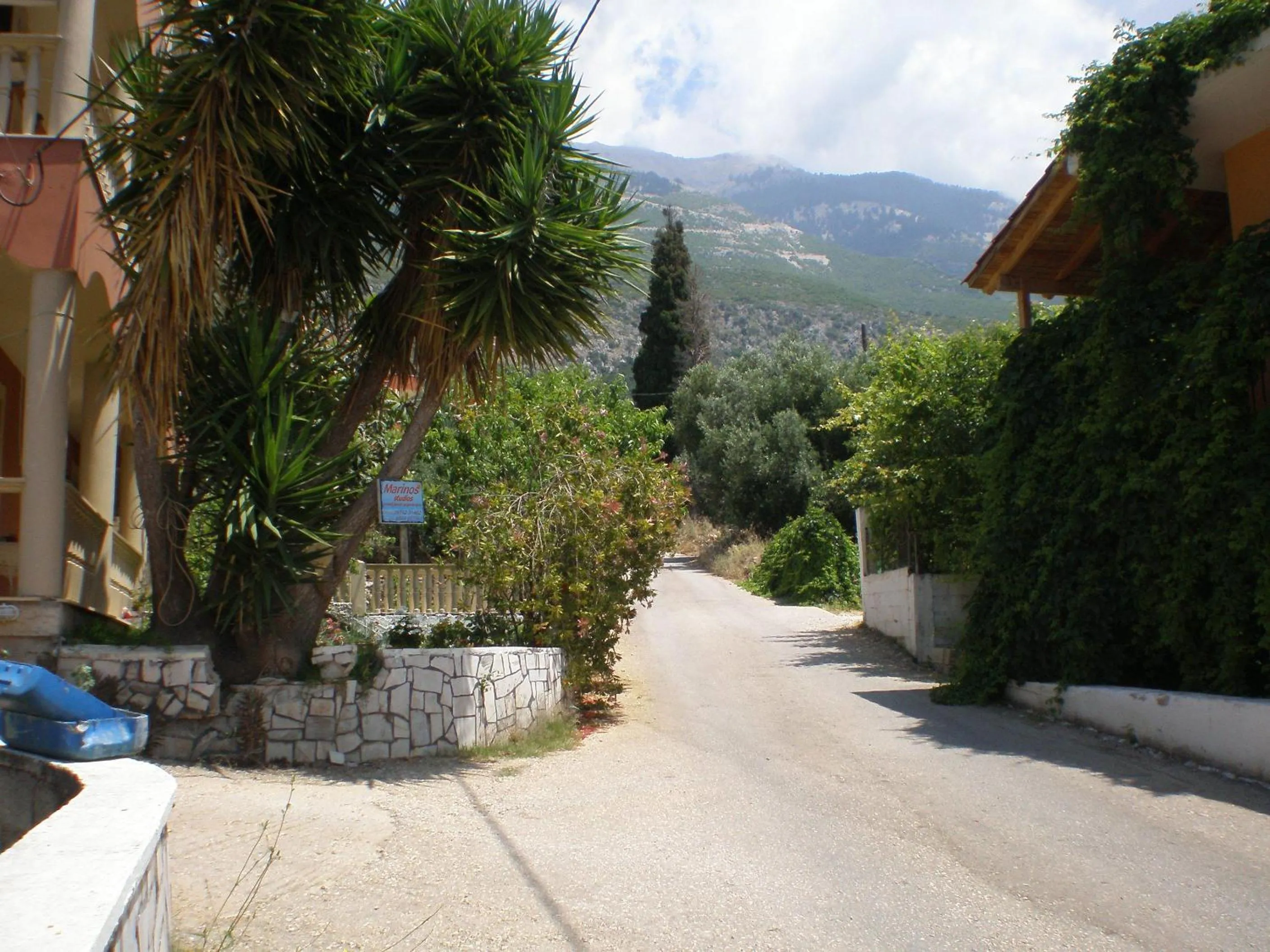 Area and facilities in Marinos Studios at Lourdata village