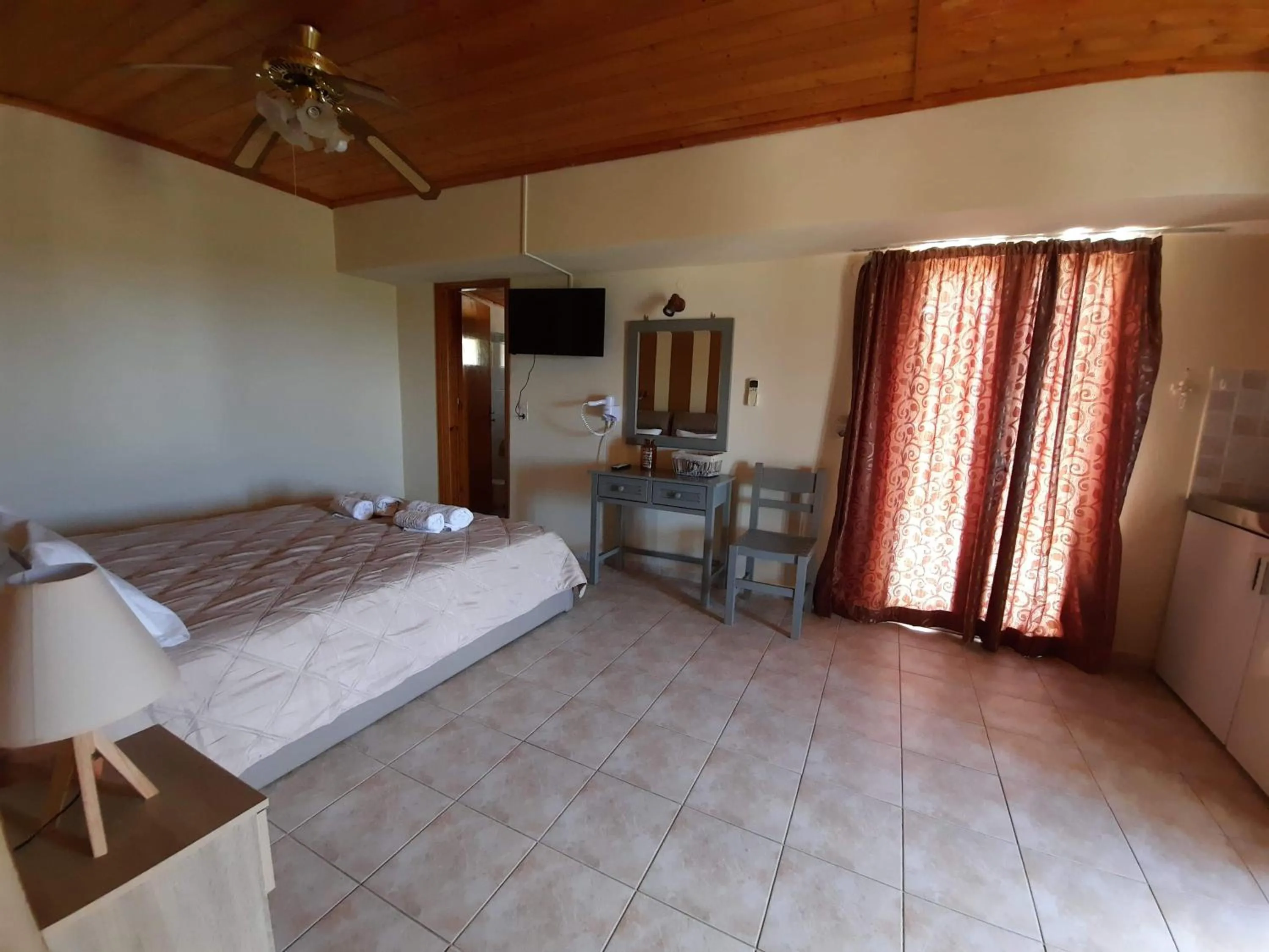 Bed in Marinos Studios at Lourdata village