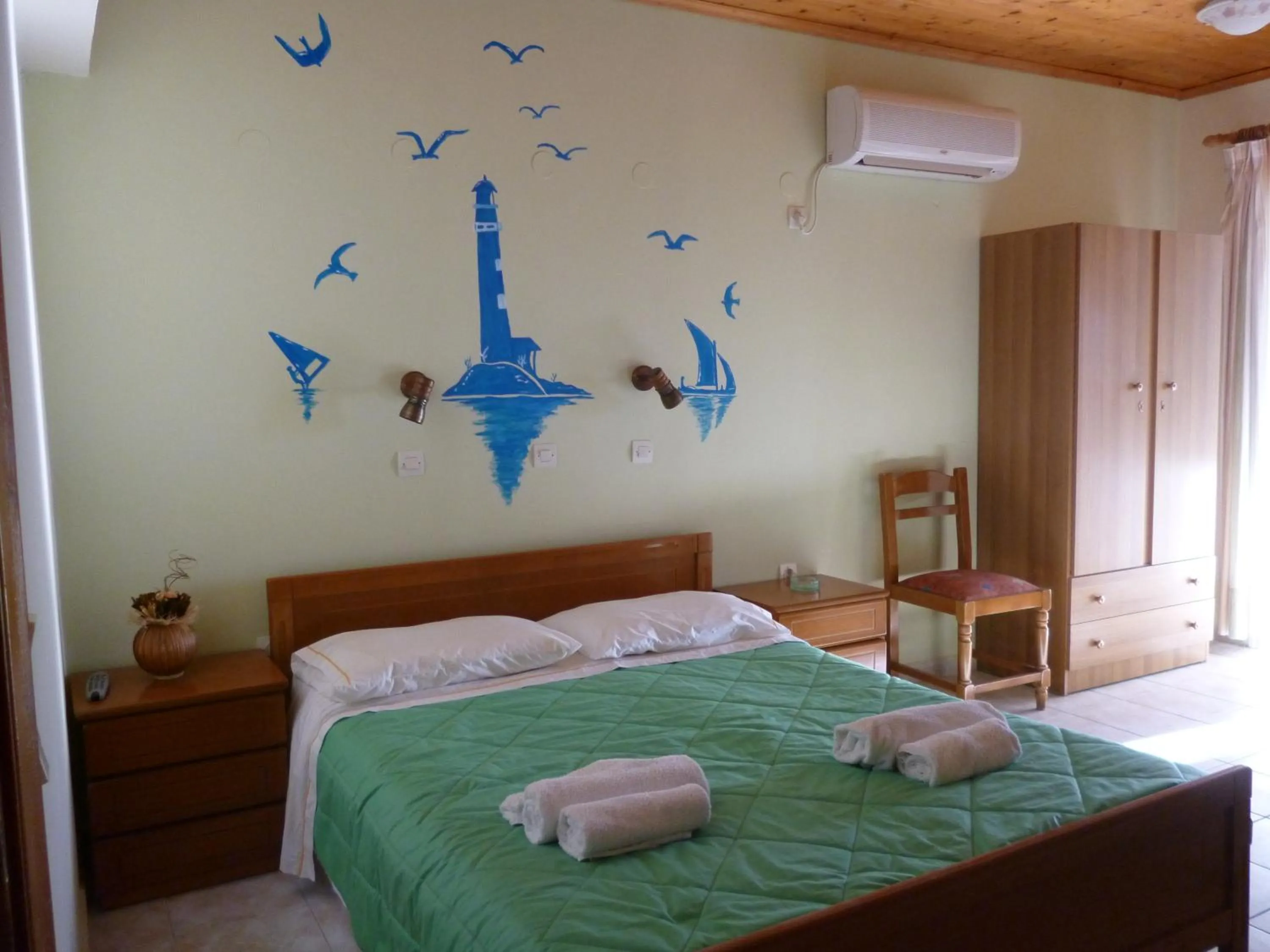 Bed in Marinos Studios at Lourdata village